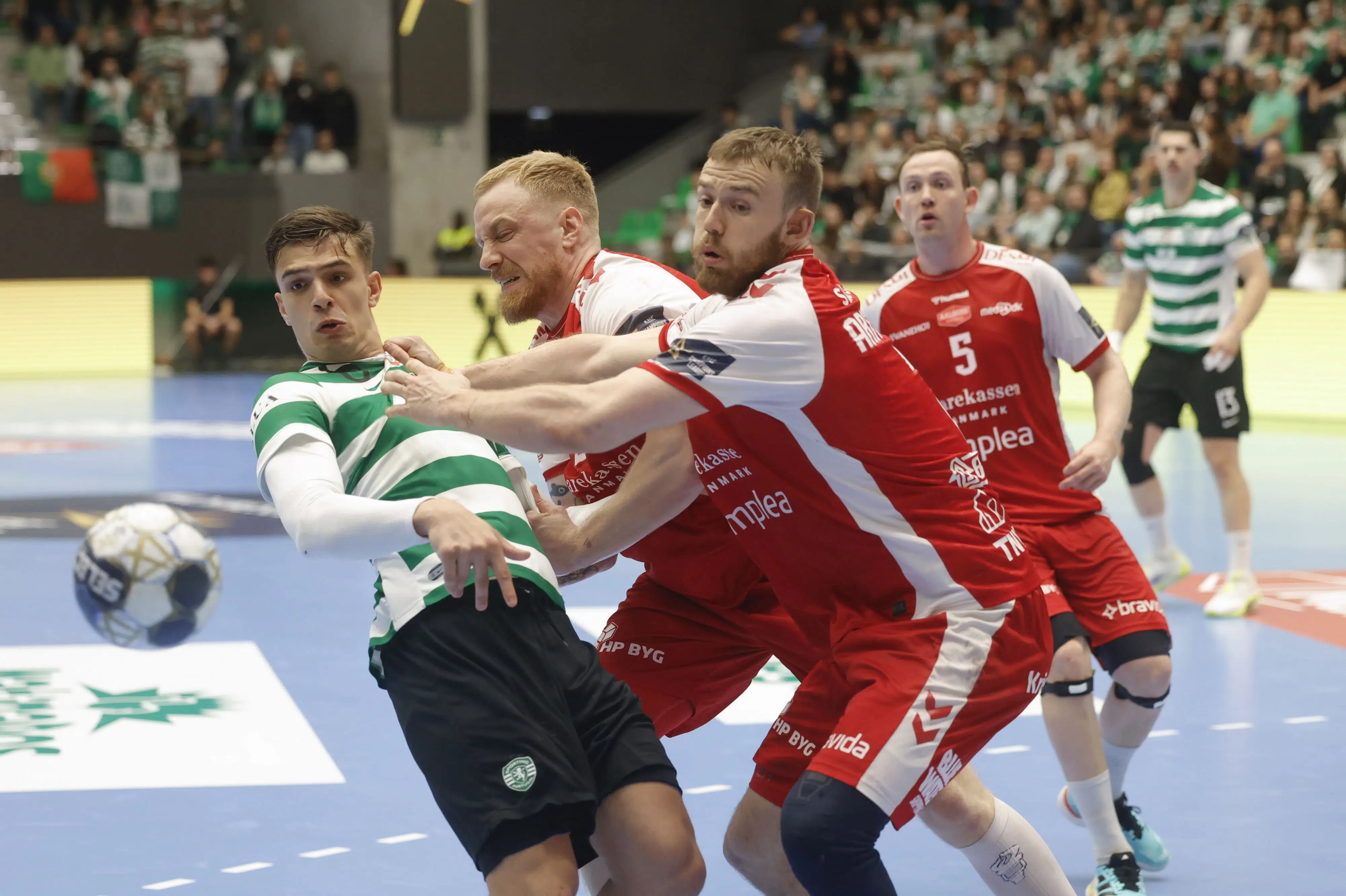 Aalborg får uafgjort med fra første CL-kvartfinale i Lissabon