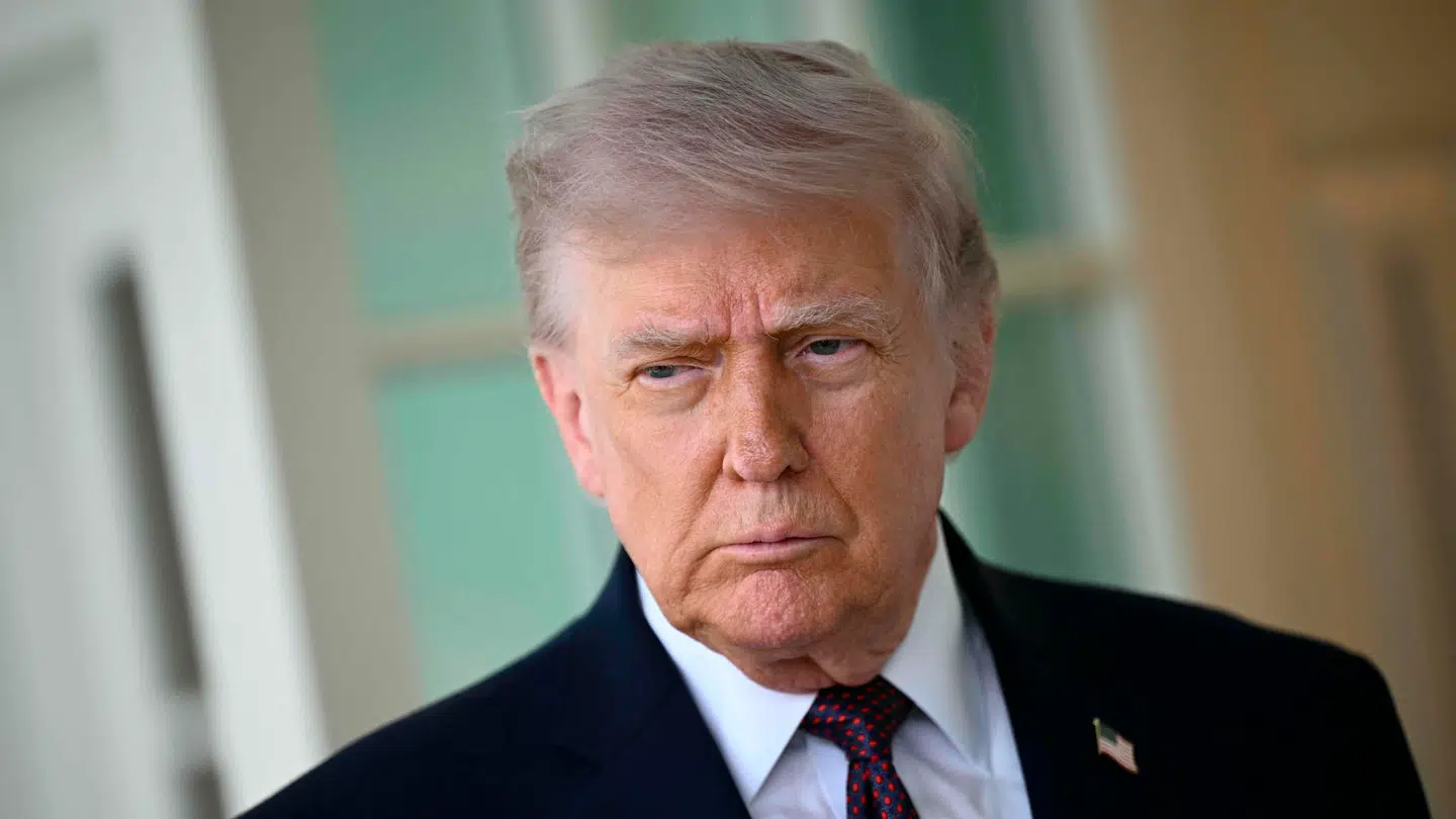 Trump mener, at Irans rørledninger og oliedepoter er 'lige ved at eksplodere' som en konsekvens af den amerikanske flådeblokade.