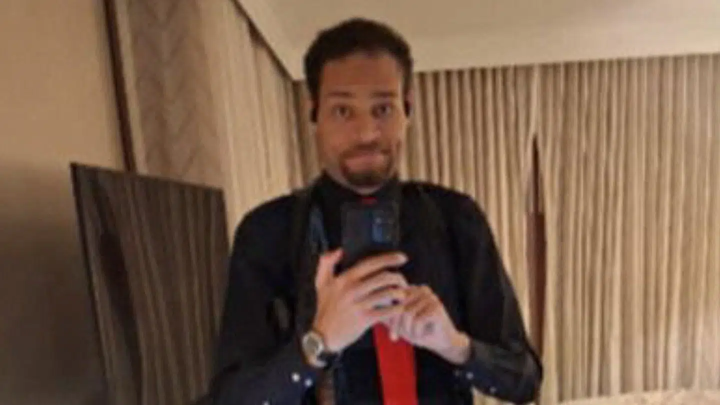 Politiet har fundet flere billeder på Cole Thomas Allens mobiltelefon. Blandt andet denne selfie, som blev taget på et hotelværelse, før angrebsforsøget mod en korrespondentmiddag i USA, som Allen er sigtet for at stå bag.