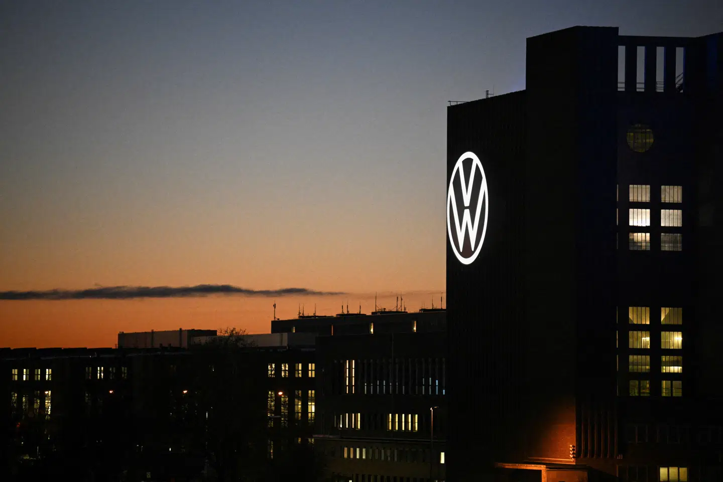FILE PHOTO: The Volkswagen Logo at the power plant during sunset in Wolfsburg, Germany, November 21, 2025. REUTERS/Annegret Hilse/File Photo