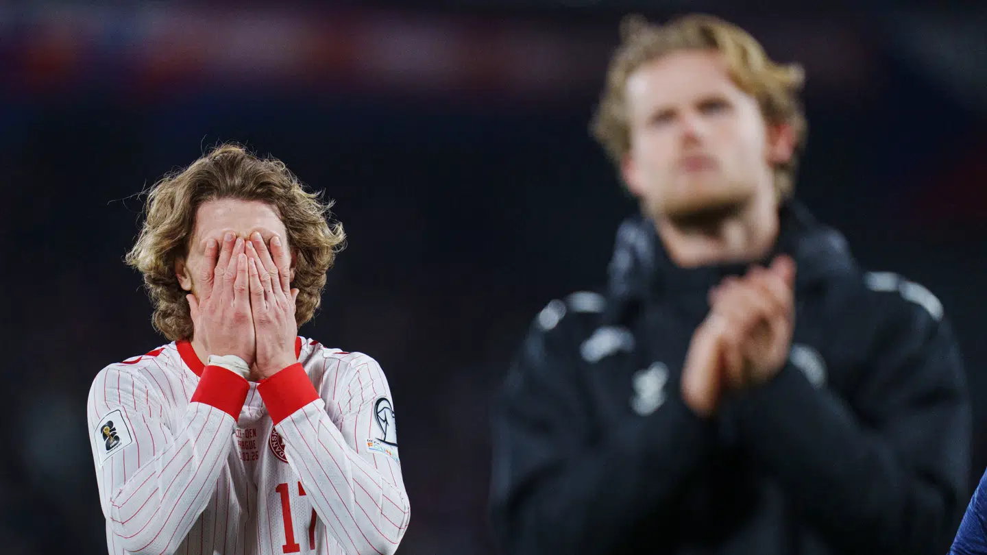 Danmarks Kasper Høgh og Morten Hjulmand efter VM-fiaskoen mod Tjekkiet.