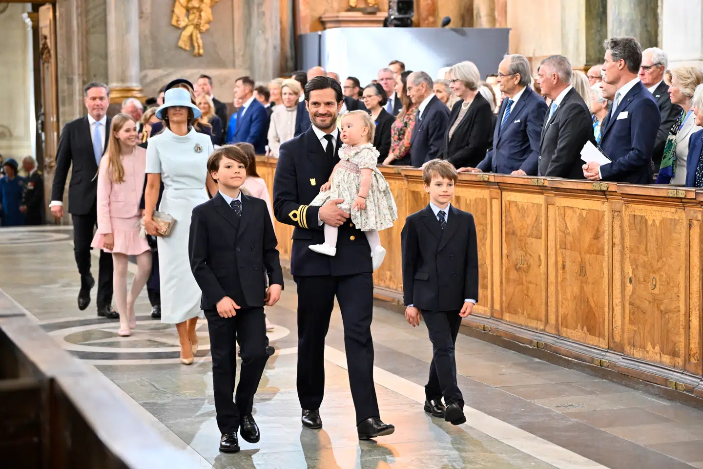 Kong Carl Gustaf har ni børnebørn i alderen 1-14 år, som alle deltager i hans stort anlagte 80-års fødselsdag torsdag.