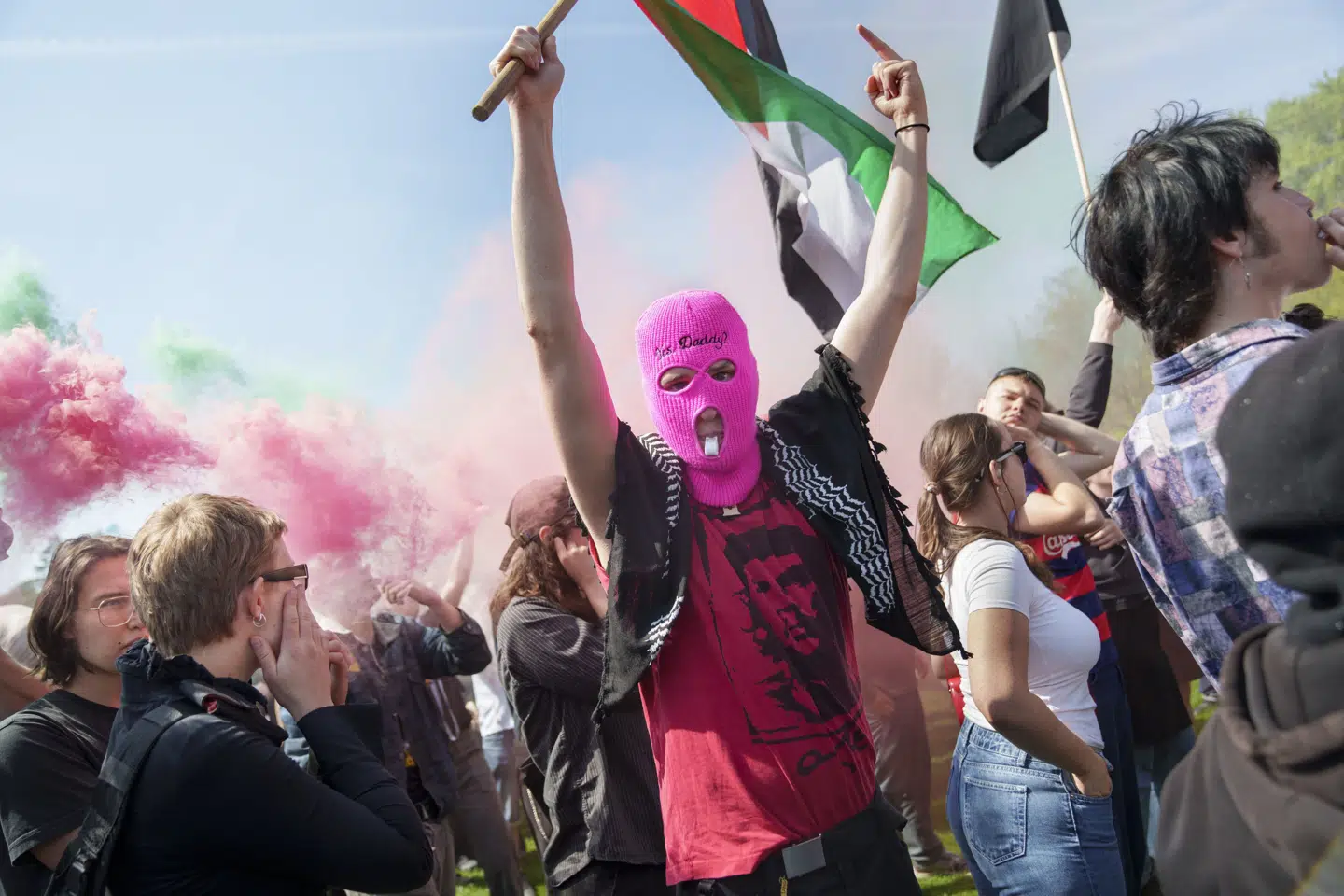 Det gik hedt for sig, da Peter Hummelgaard (S) sidste år talte ved 1. maj-arrangementet i Fælledparken. I år kommer den fungerende justitsminister ikke til at være med. (Arkivfoto).