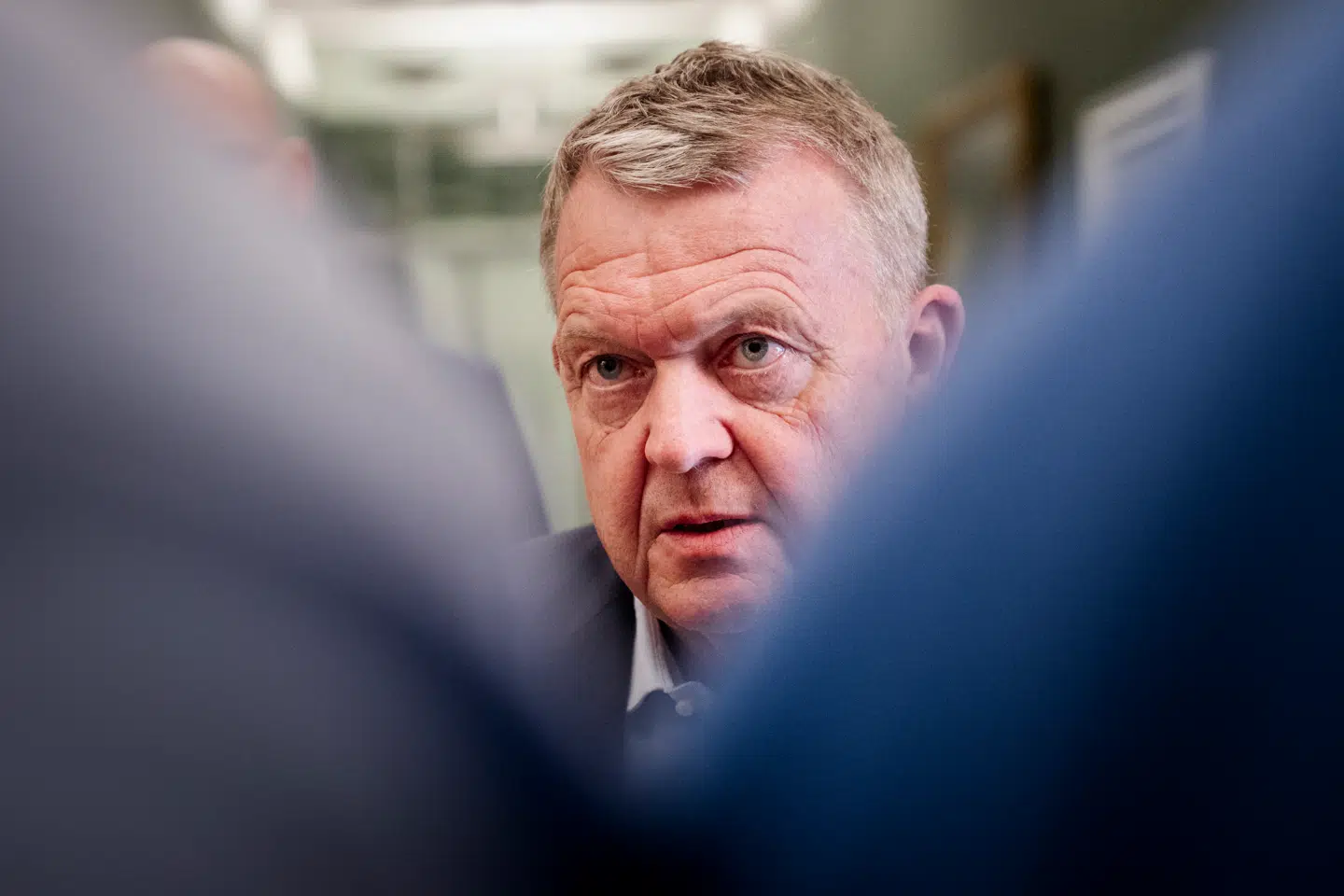 Formand for Moderaterne, Lars Løkke Rasmussen, bliver udpeget som skurk af de blå partier. Men de mangler selv at præsentere noget, der bare minder om et alternativ.