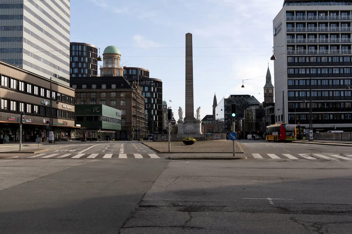 Strækningen, der går forbi Tivoli og Industriens Hus, lukker for biltrafik frem til december. (Arkivfoto).