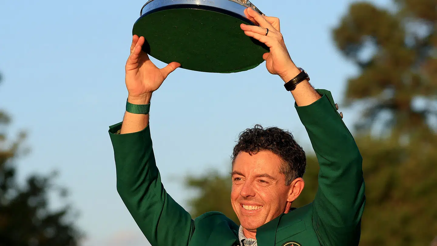 Rory McIlroy med Masters-trofæet.