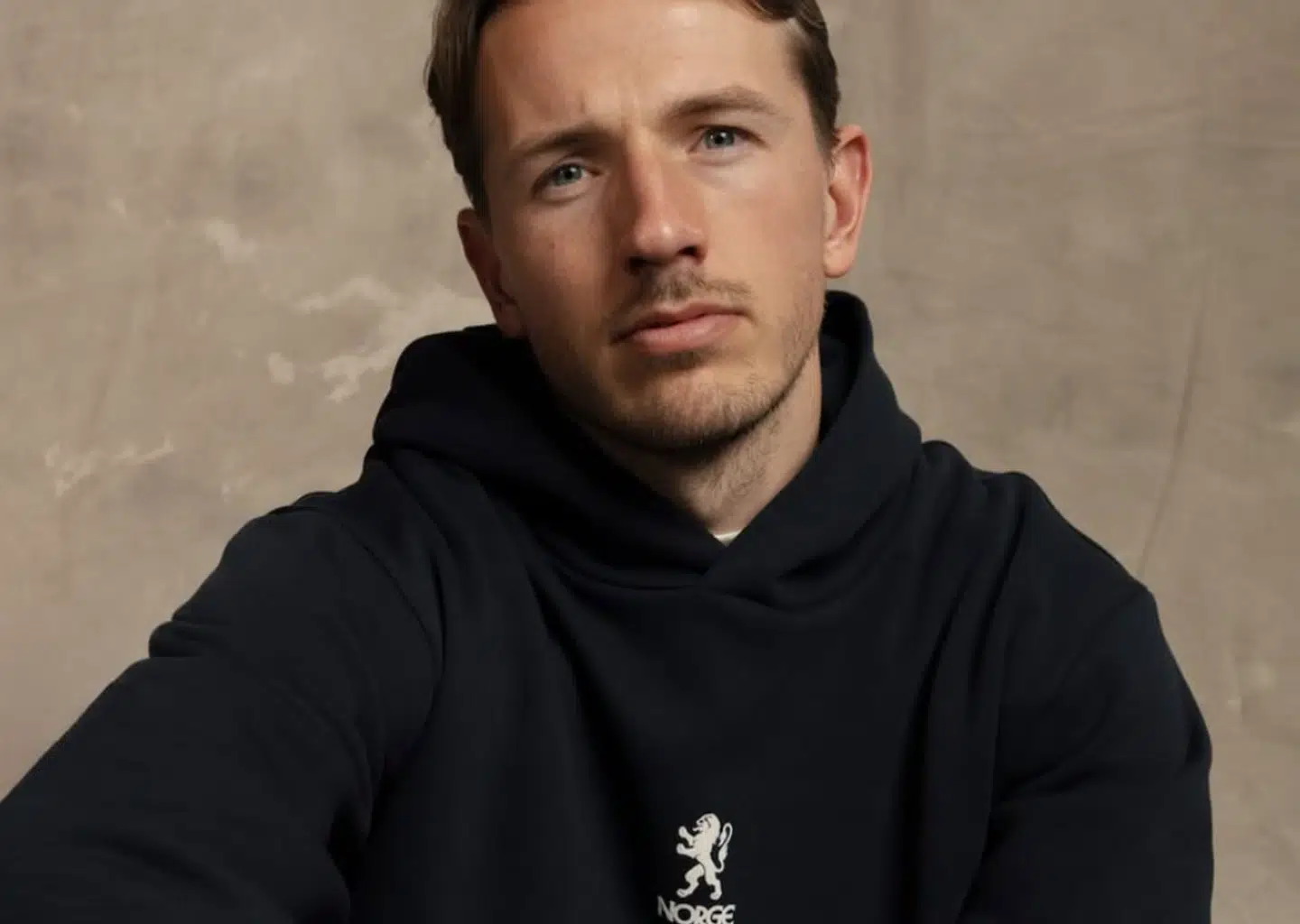Alle trøjer, t-shirts og kasketter, hvor løven optræder, skal nu laves om