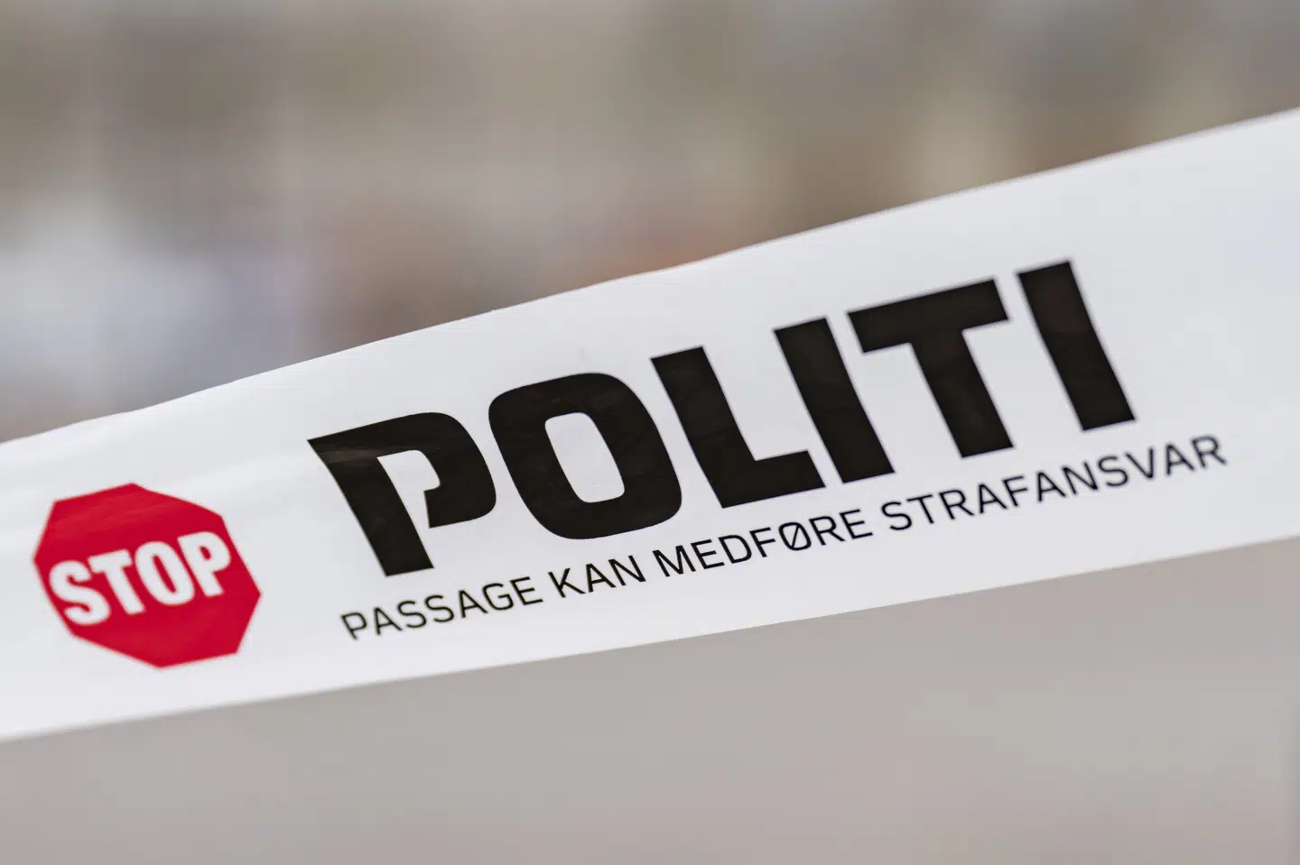 Politi og beredskab har fredag formiddag afspæret et området omkring kraftvarmeværket i Støvring, hvor der har været et ammoniakudslip. (Arkivfoto).