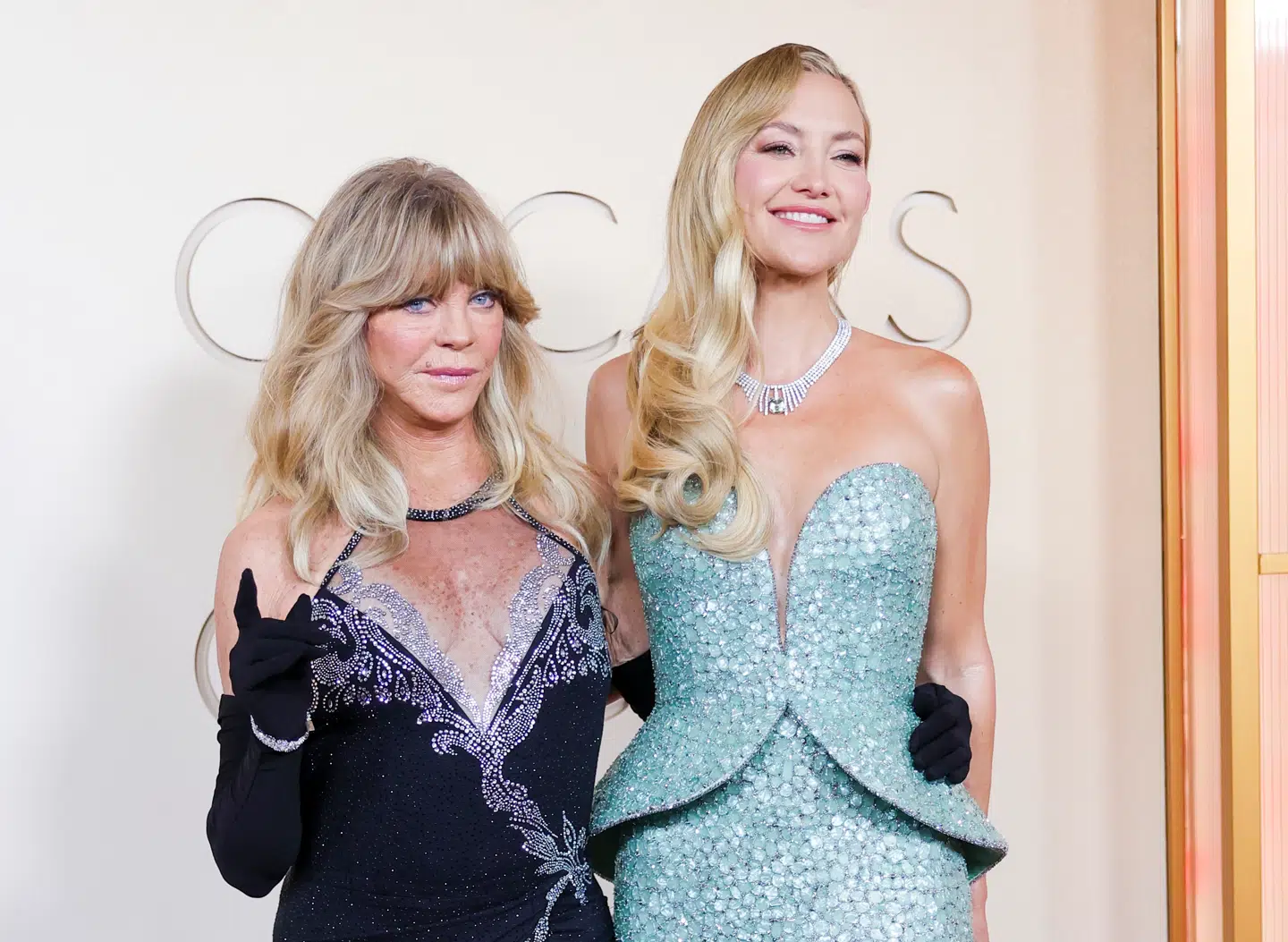 Goldie Hawn var til Oscar-uddeling i år, fordi datteren Kate Hudson (th.) var nomineret i kategorien for bedste kvindelige hovedrolle.