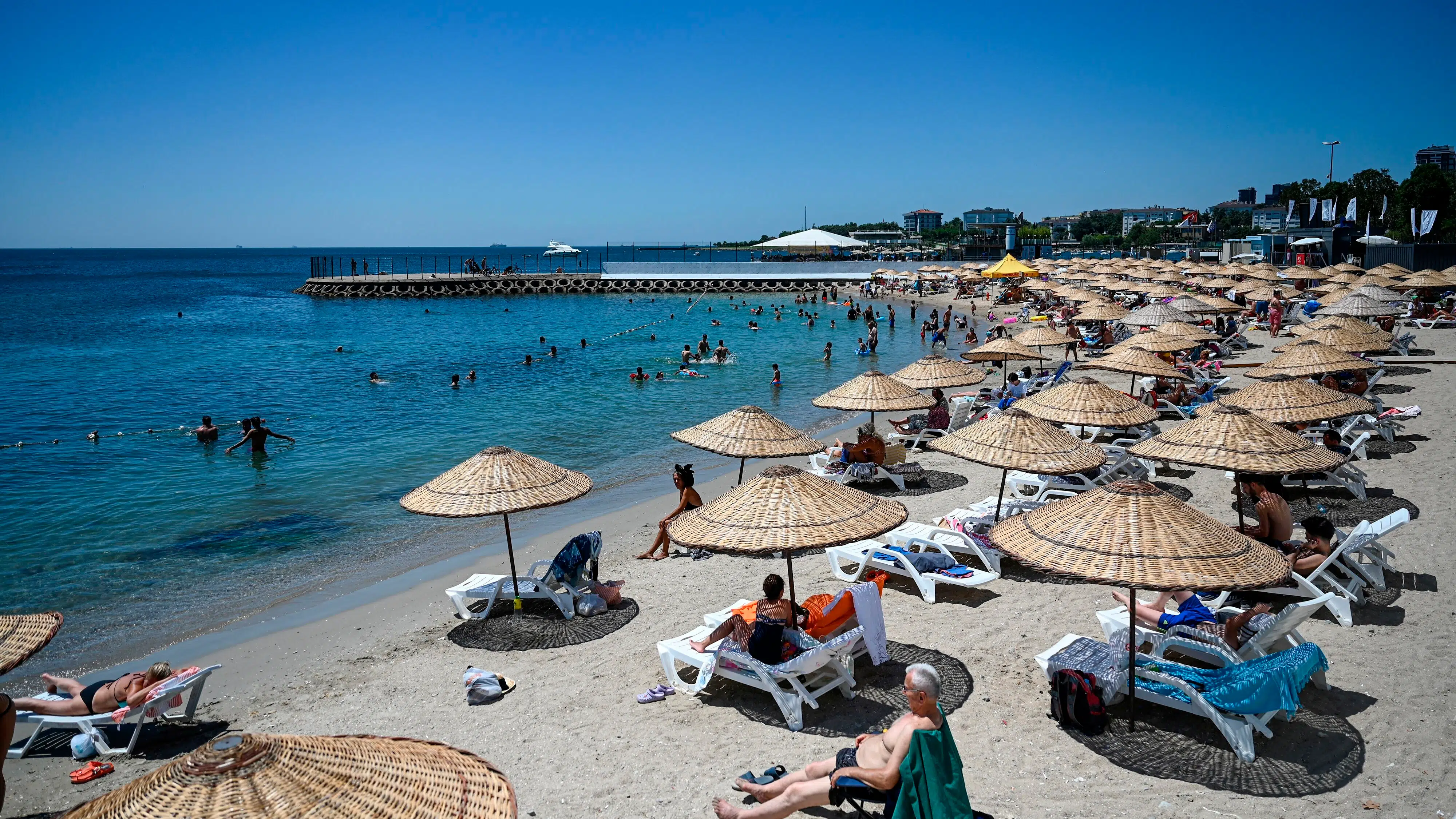 Kom billigst muligt på solferie i skolernes sommerferie