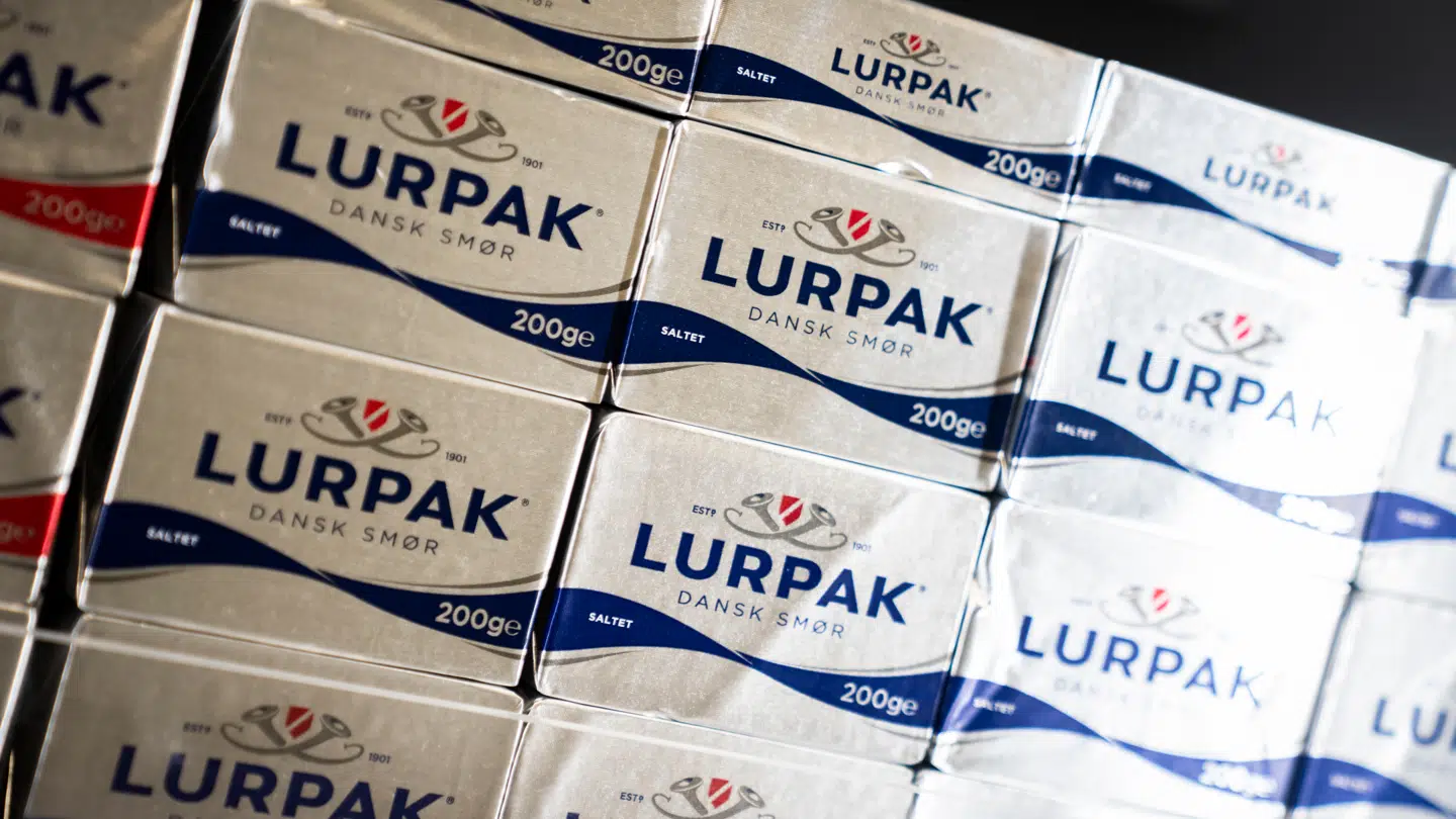 Det er også varer som Lurpak og Klovborg, som sænkes i pris. Men hos Lidl lyder det dog, der er et overvejende fokus på egne varer.