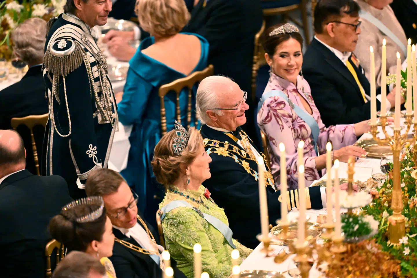 Dronning Mary havde fået den mest prominente plads ved siden af fødselaren til torsdagens gallamiddag.