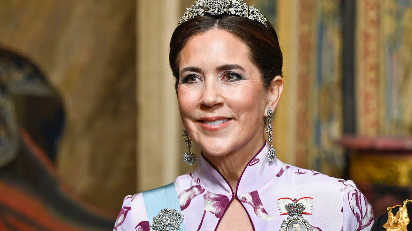 Dronning Mary hyldes for sit særprægede look til kong Carl Gustaf af Sveriges 80 års fødselsdags gallamiddag torsdag aften.