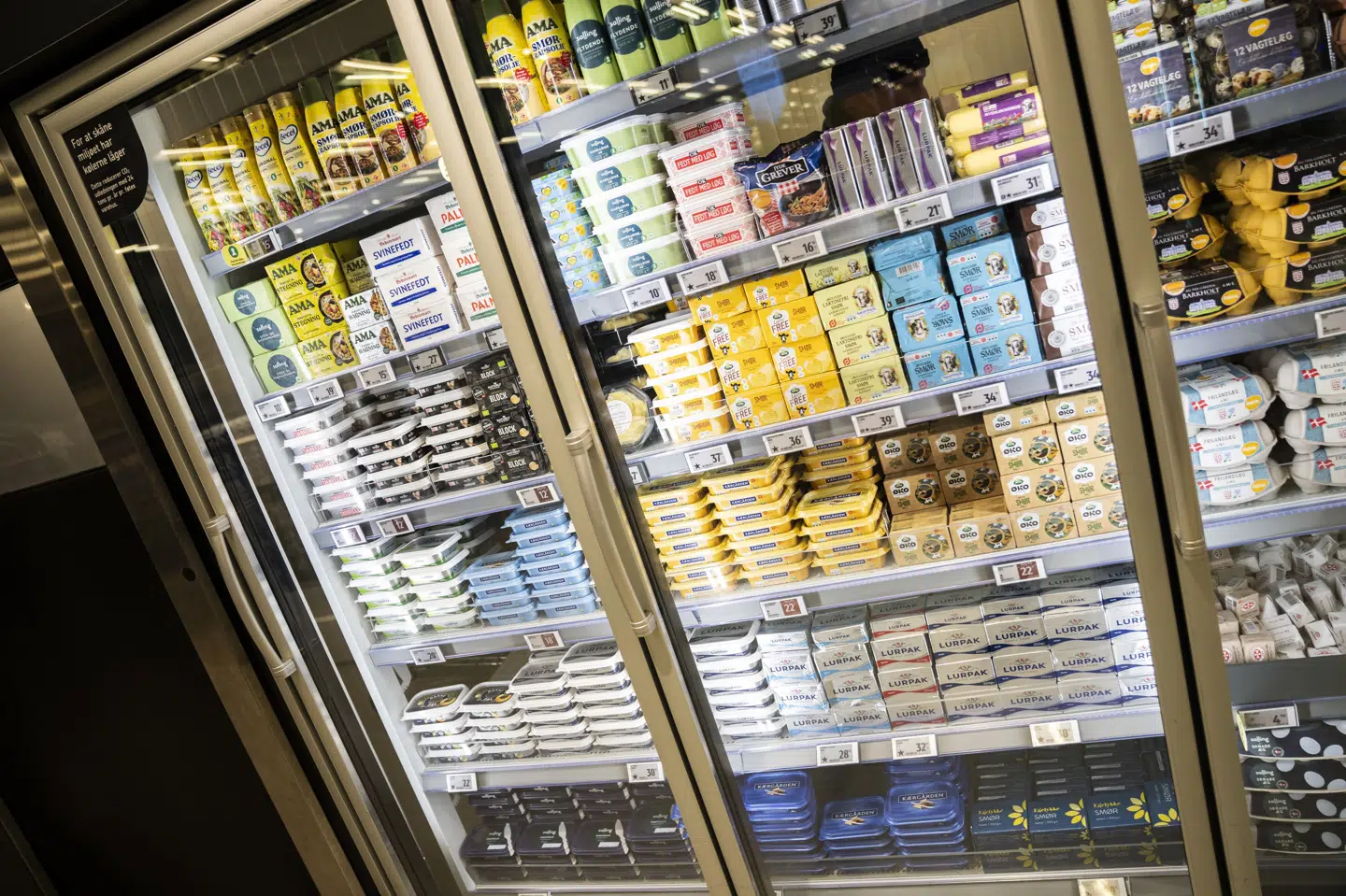 Varer som smør, oksekød og yoghurt bliver fremover billigere i Netto og Lidl. Det har discountkæderne fredag skrevet i hver sin pressemeddelelse. (Arkivfoto).