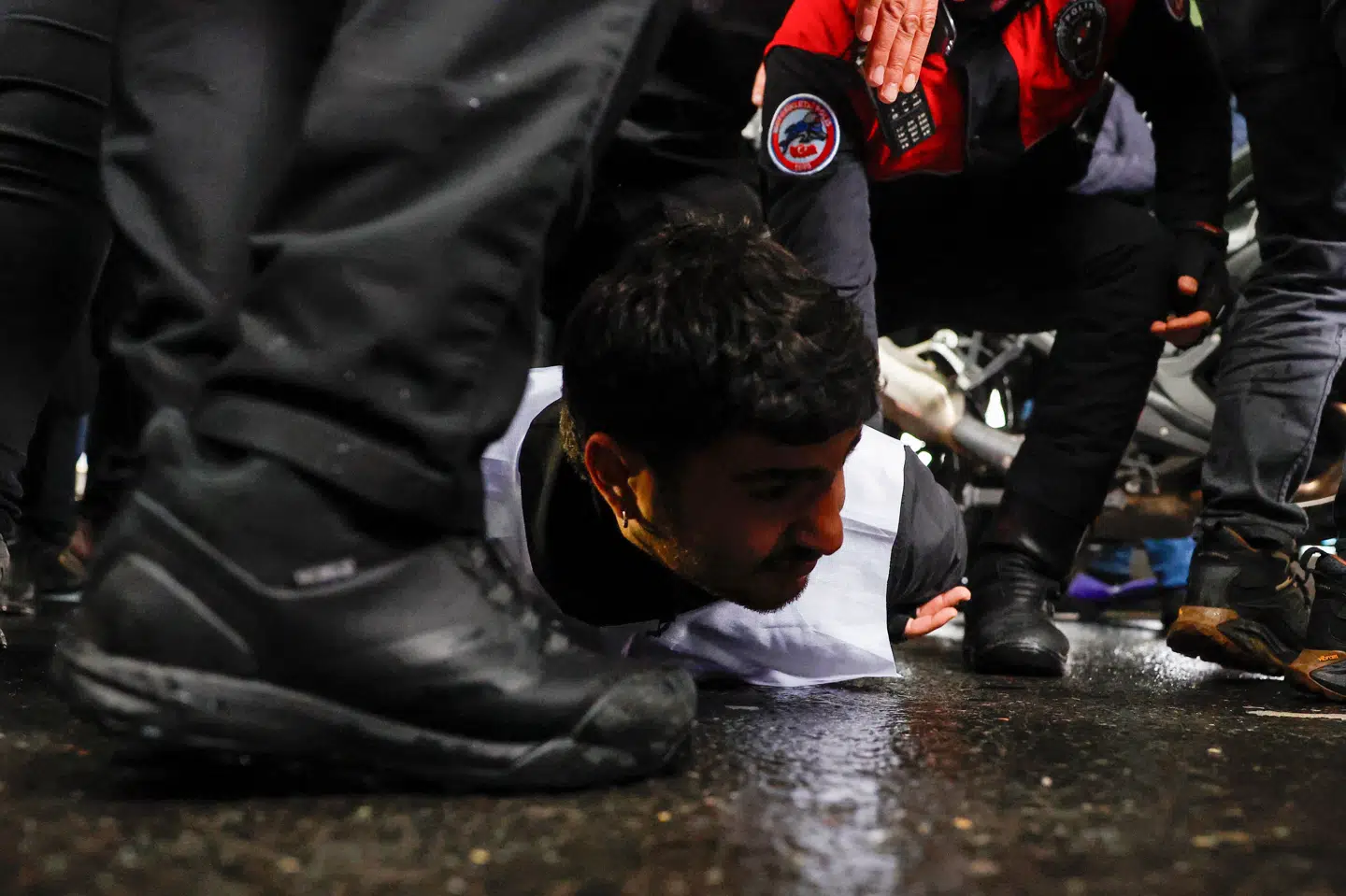 Flere demonstranter har forsøgt at komme ind til Taksim-pladsen i Istanbul i Tyrkiet.