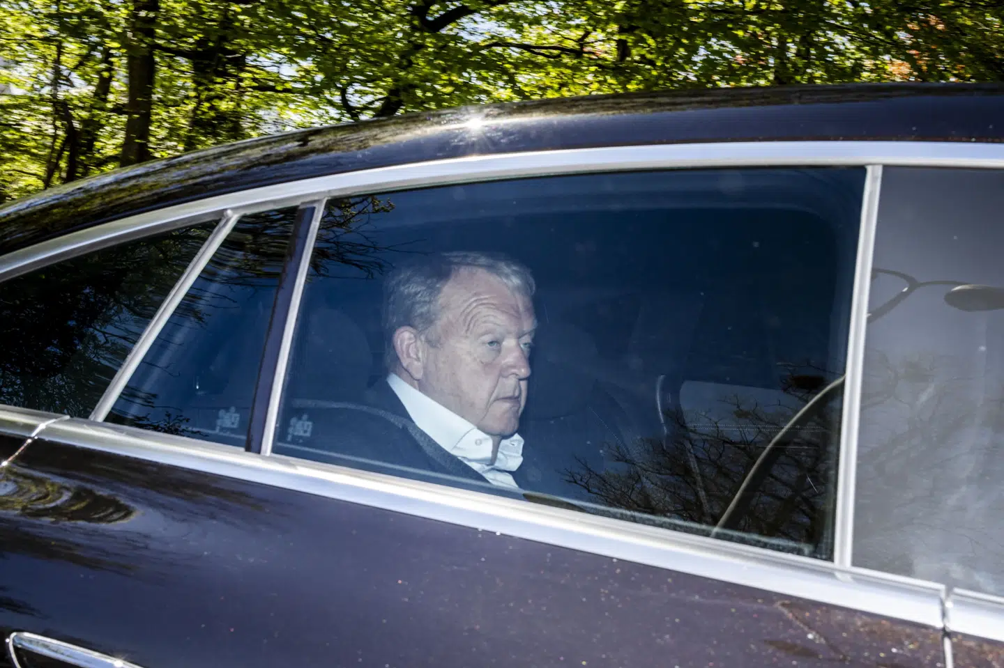 Moderaternes formand, Lars Løkke Rasmussen, er kørt ind til Marienborg fredag til møde med Mette Frederiksen. Imens holder blå partiledere alternativ 1. maj på Christiansborg.