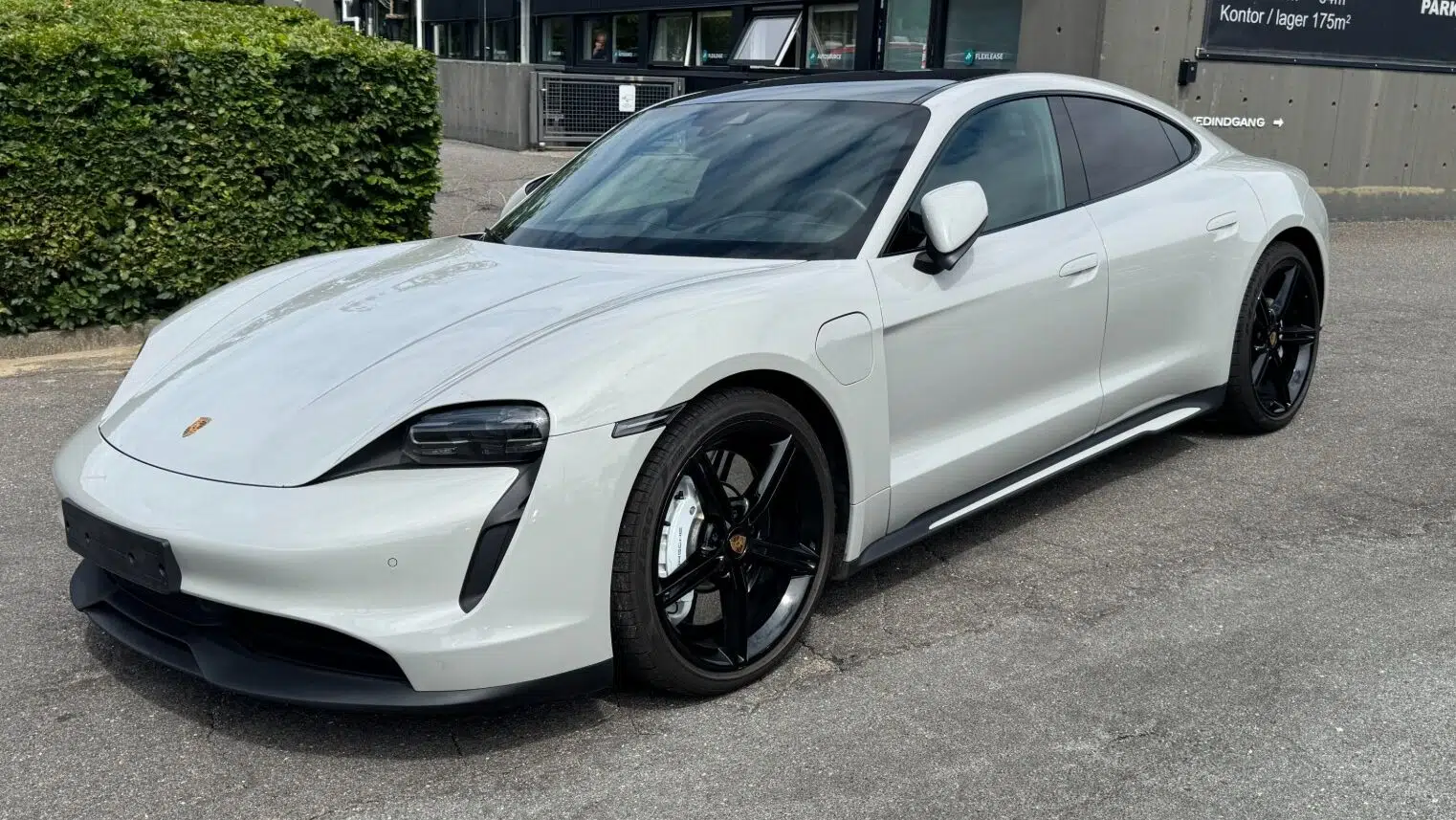 Noél bliver bombarderet med henvendelser: Tilbyder konfirmander gratis kørsel i lækker Porsche