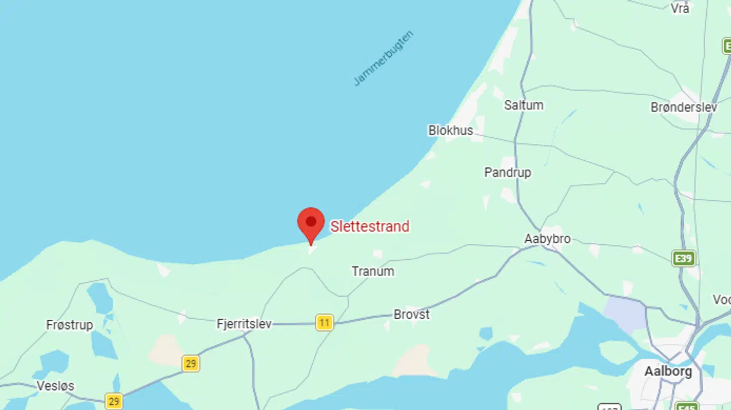 Det er her i Slettestrand, at branden spredte sig.