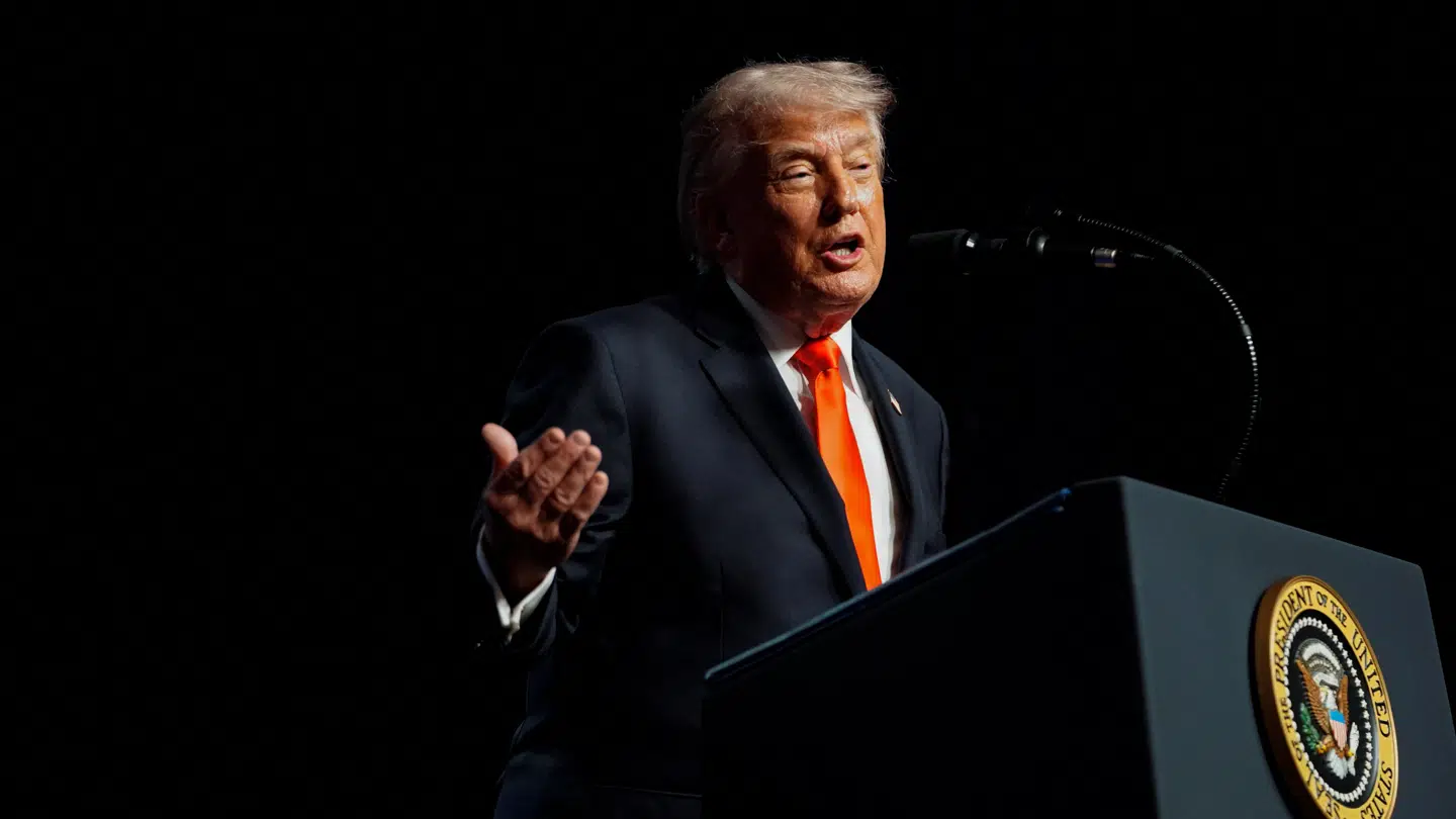 Donald Trump talte fredag 1. maj i Kravis Center for the Performing Arts i West Palm Beach i Florida.
