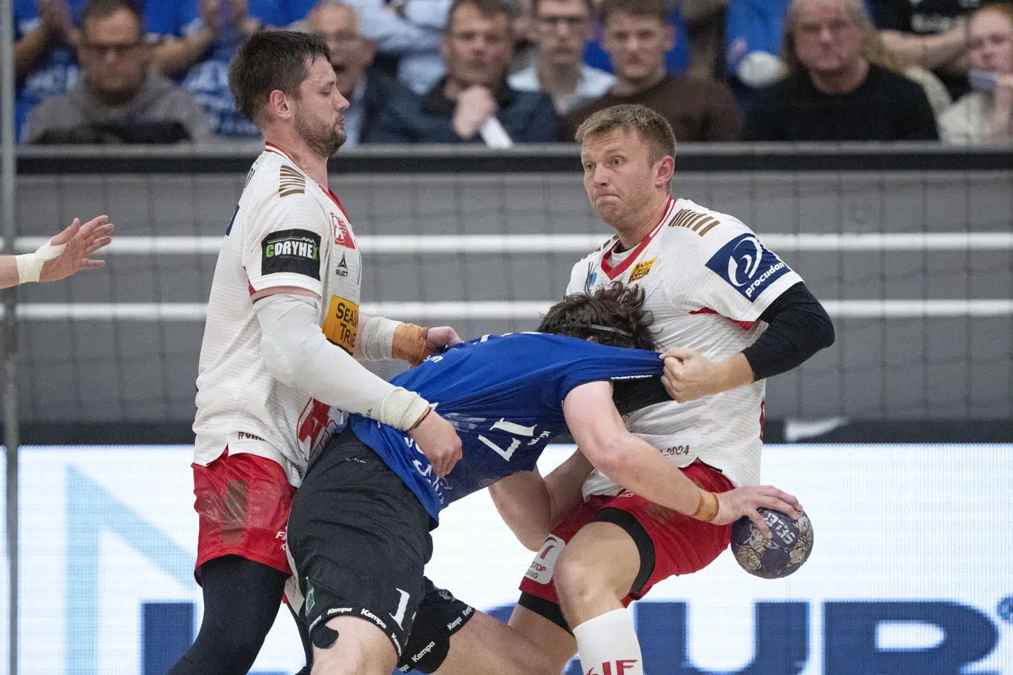 Jens Svane (til højre) er med på, at HØJ Elite måske nok er bedst på papiret, men KIF Kolding møder op til de kommende skæbnekampe med stor selvtillid. (Arkivfoto).