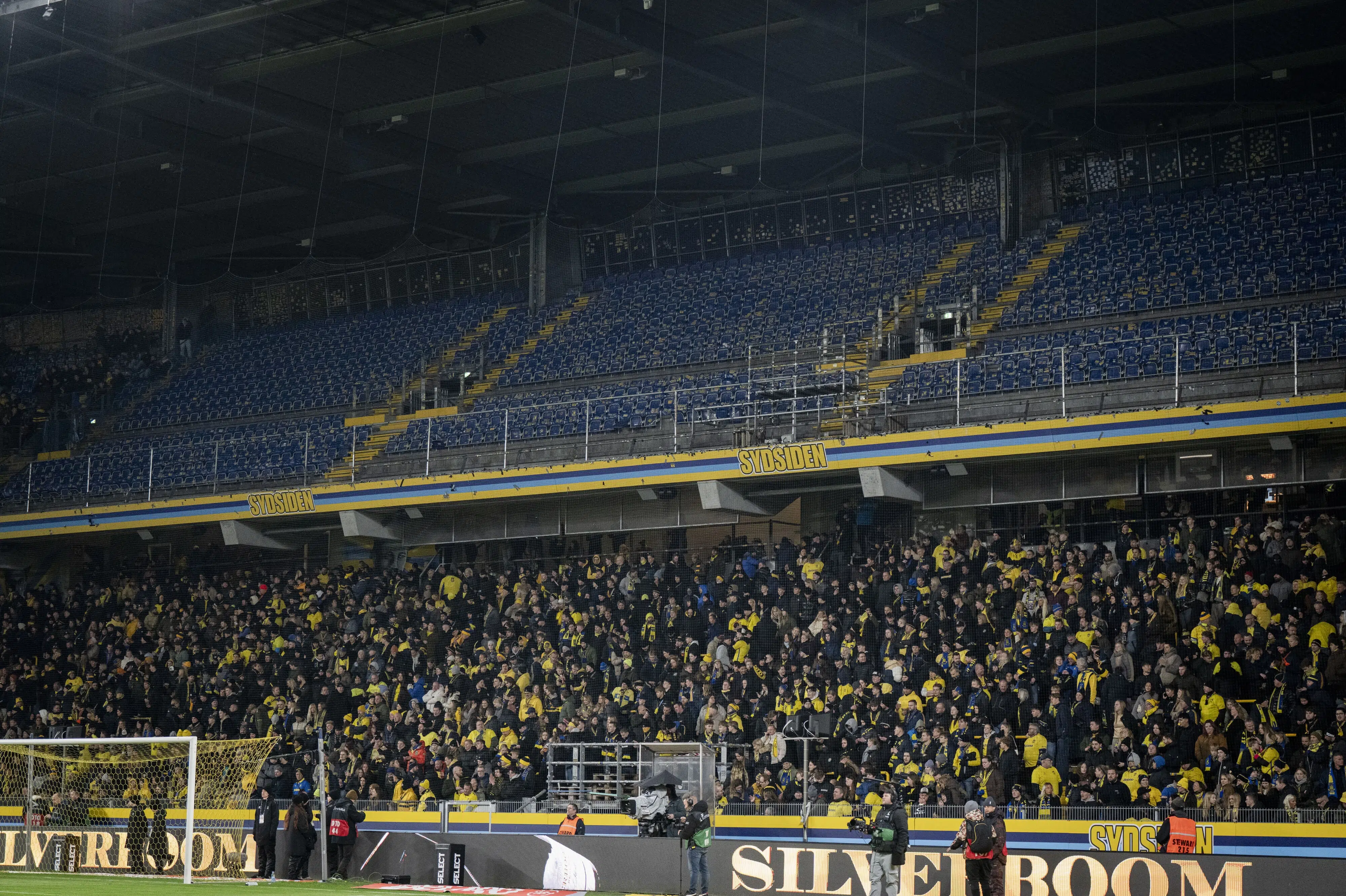 Brøndby straffes med lukket stemningstribune mod AGF