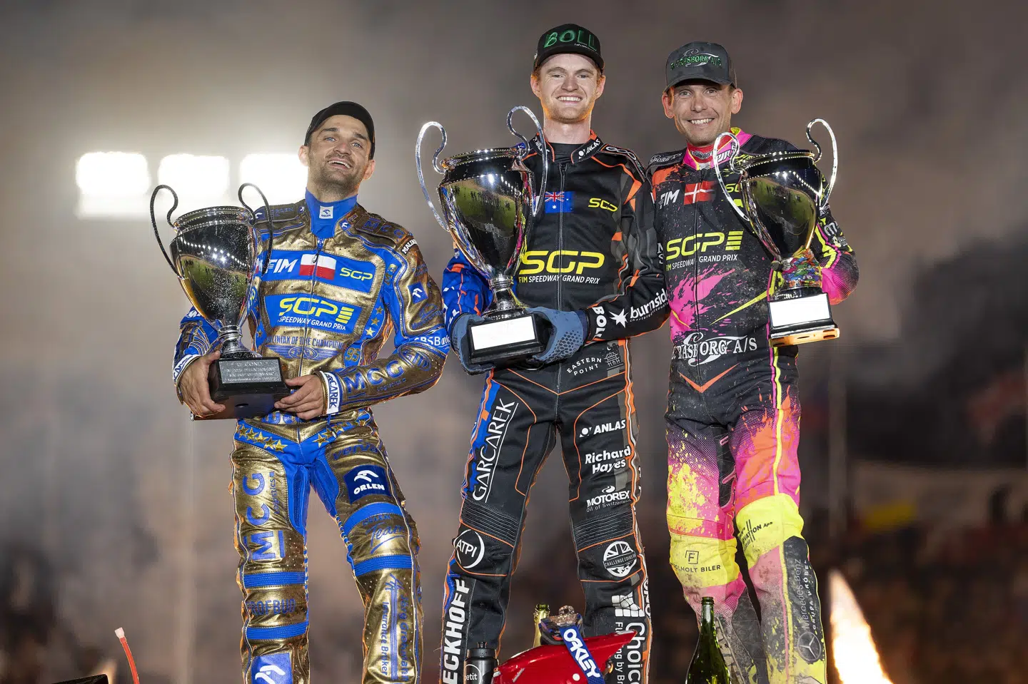 Michael Jepsen Jensen (til højre) blev sidste år nummer tre i grandprixet i Vojens på et wildcard. Fra lørdag er han tilbage som fast kører i VM-serien for første gang i 11 år. Til venstre er det Bartosz Zmarzlik og i midten Brady Kurtz. (Arkivfoto).