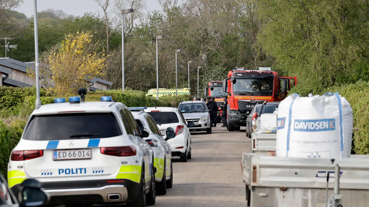 Midt- og Vestjyllands Politi er til stede på Finlandsvej i Skive lørdag den 2. maj 2026. Varselsskud er affyret i forbindelse med en større aktion.