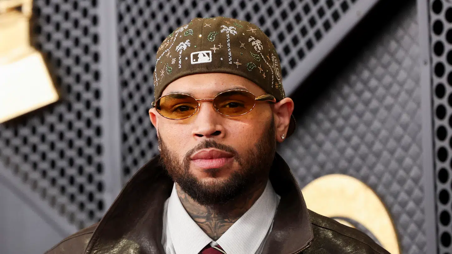 Chris Brown på den røde løber til Grammy Awards 1. februar 2026.