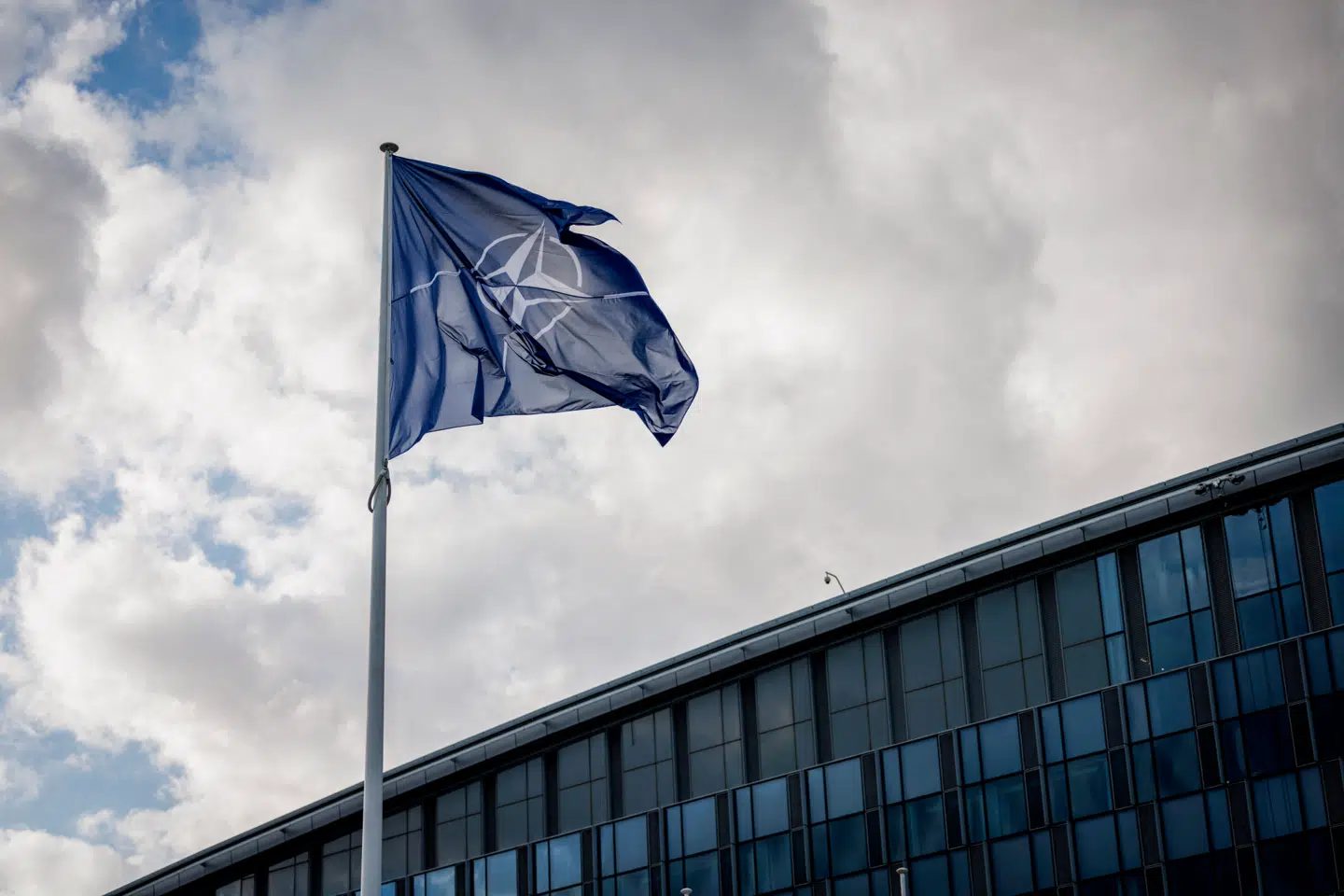 NATOs flag over forsvarsalliancens hovedkvarter i Bruxelles – hvor et af fire møder skal være foregået.