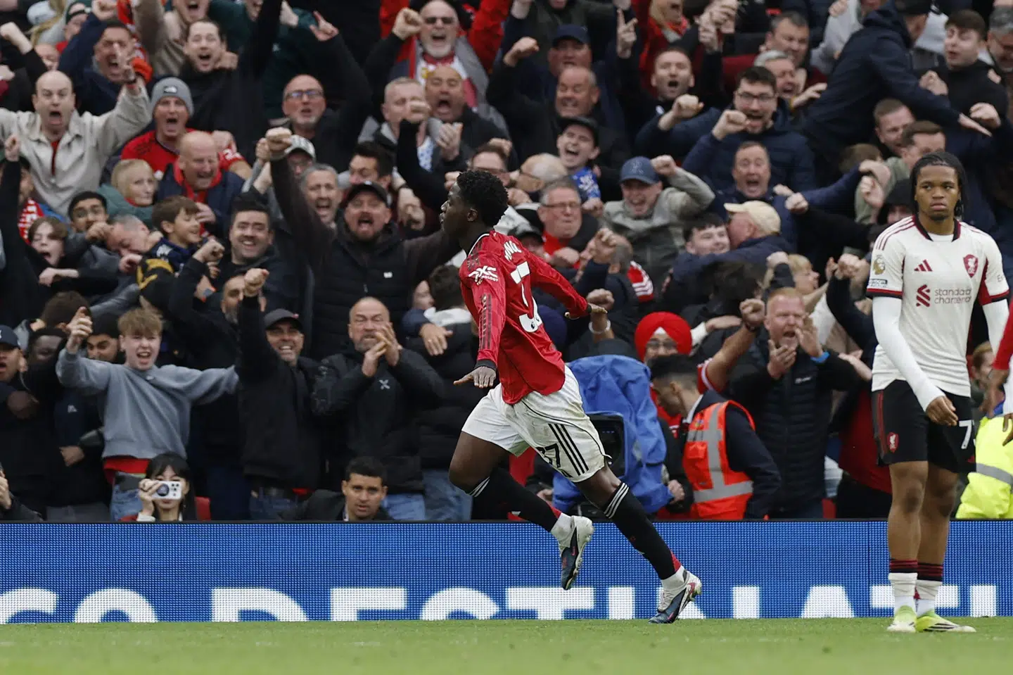 Efter flere store personlige fejl hos United sørgede Kobbie Mainoo for, at klubben gik sejrrigt fra banen.