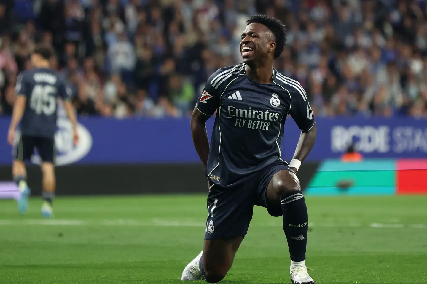 Vinicius Junior scorede søndag begge mål for Real Madrid i en 2-0-sejr ude over Espanyol. I slutfasen blev matchvinderen udskiftet. Det skete for at spare ham til søndagens hjemmekamp mod FC Barcelona, siger Real Madrid-træner Alvaro Arbeloa.