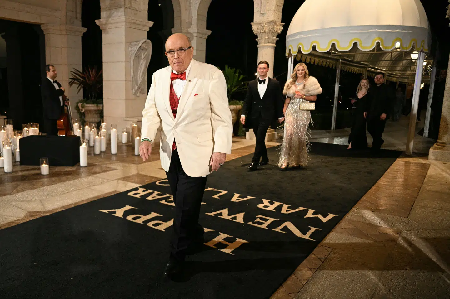 Rudy Giuliani ses den 31. december 2025 ankomme til en nytårsfest hos USA's præsident, Donald Trump, i Mar-A-Lago i Florida. Han er indlagt, oplyser talsperson. (Arkivfoto).