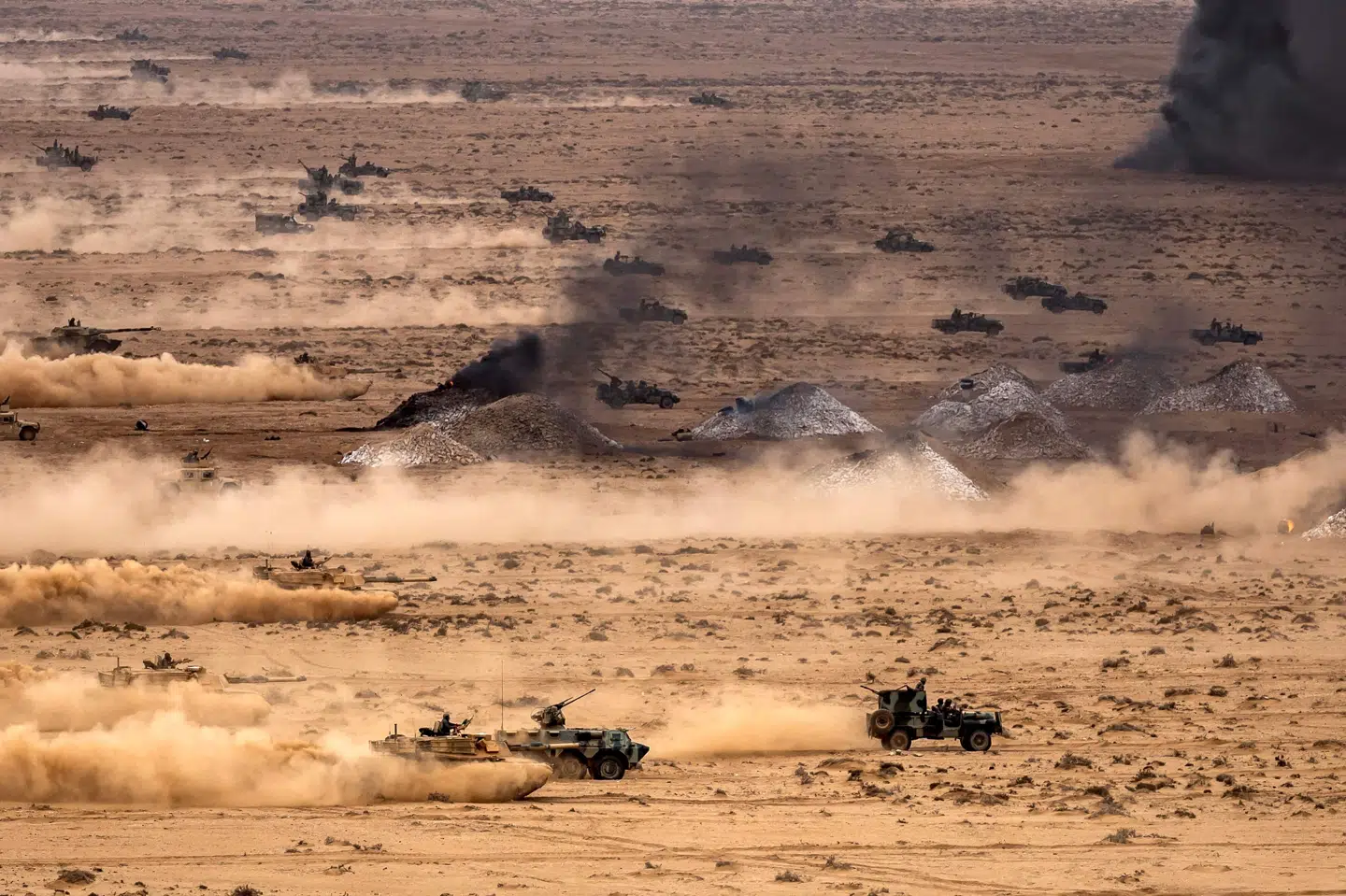 Billede fra maj 2024 viser militære køretøjer tage del i den årlige øvelse "African Lion" i regionen Tan-Tan i Marokko. To amerikanske soldater er under øvelsen forsvundet - ifølge unavngiven embedsmand er der tilsyneladende sket en ulykke. (Arkivfoto).