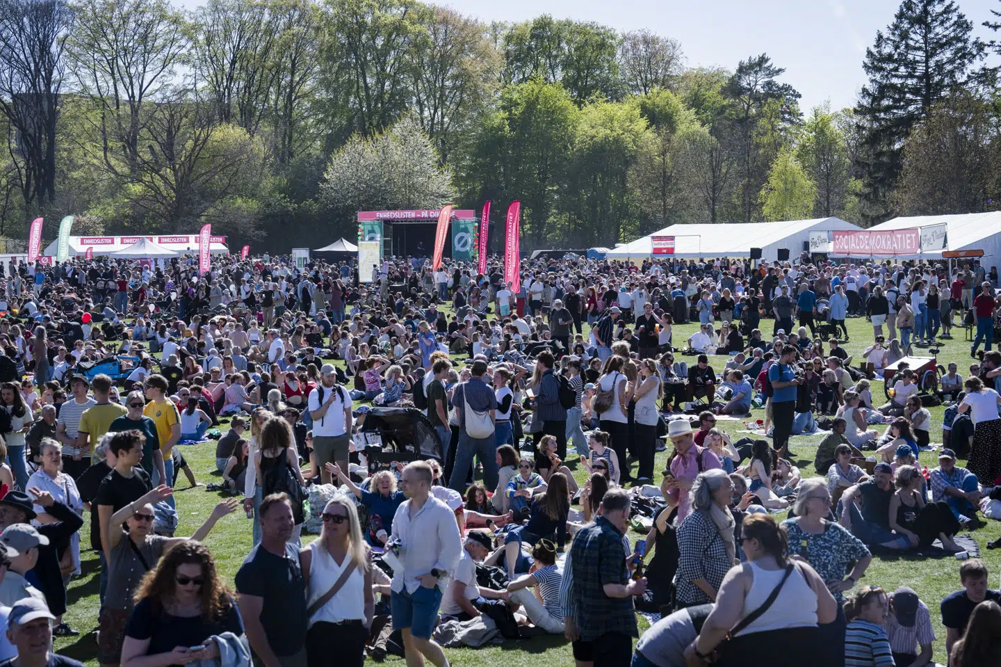 Der var sommer-lignende temperaturer på Arbejdernes Internationale Kampdag, der blev fejret fredag i Fælledparken. (Arkivfoto).