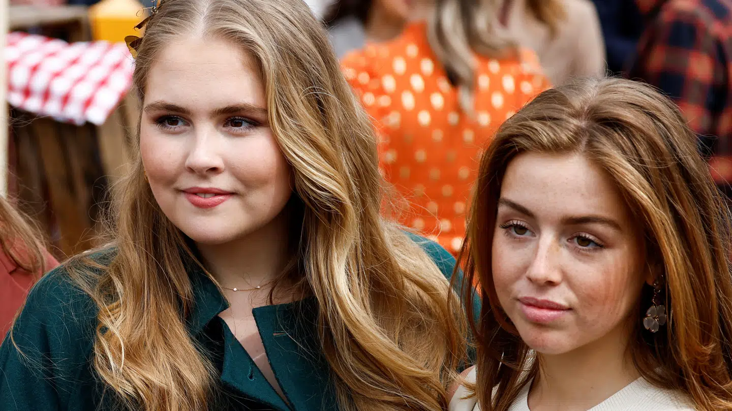 De hollandske prinsesser Catharina-Amalia og Alexia.