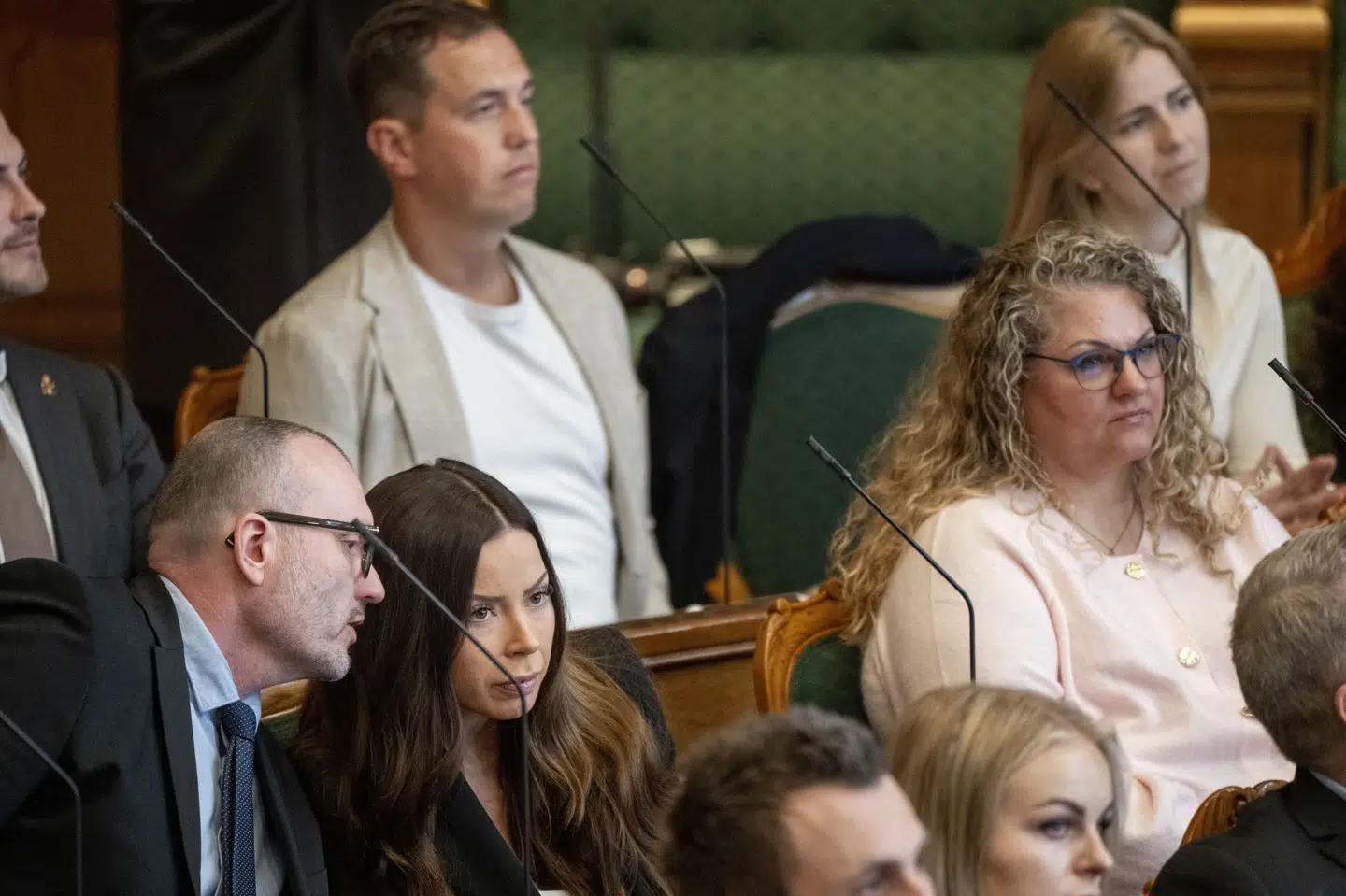 Fire medlemmer af Borgernes Parti er blevet til ét i Folketinget, efter at Nadja Natalia Isaksen (forrest) og Jacob Harris og Emilie Schytte (bagest) er fortid i partiet. Dermed er formand Lars Boje Mathiesen den eneste tilbage. (Arkivfoto).