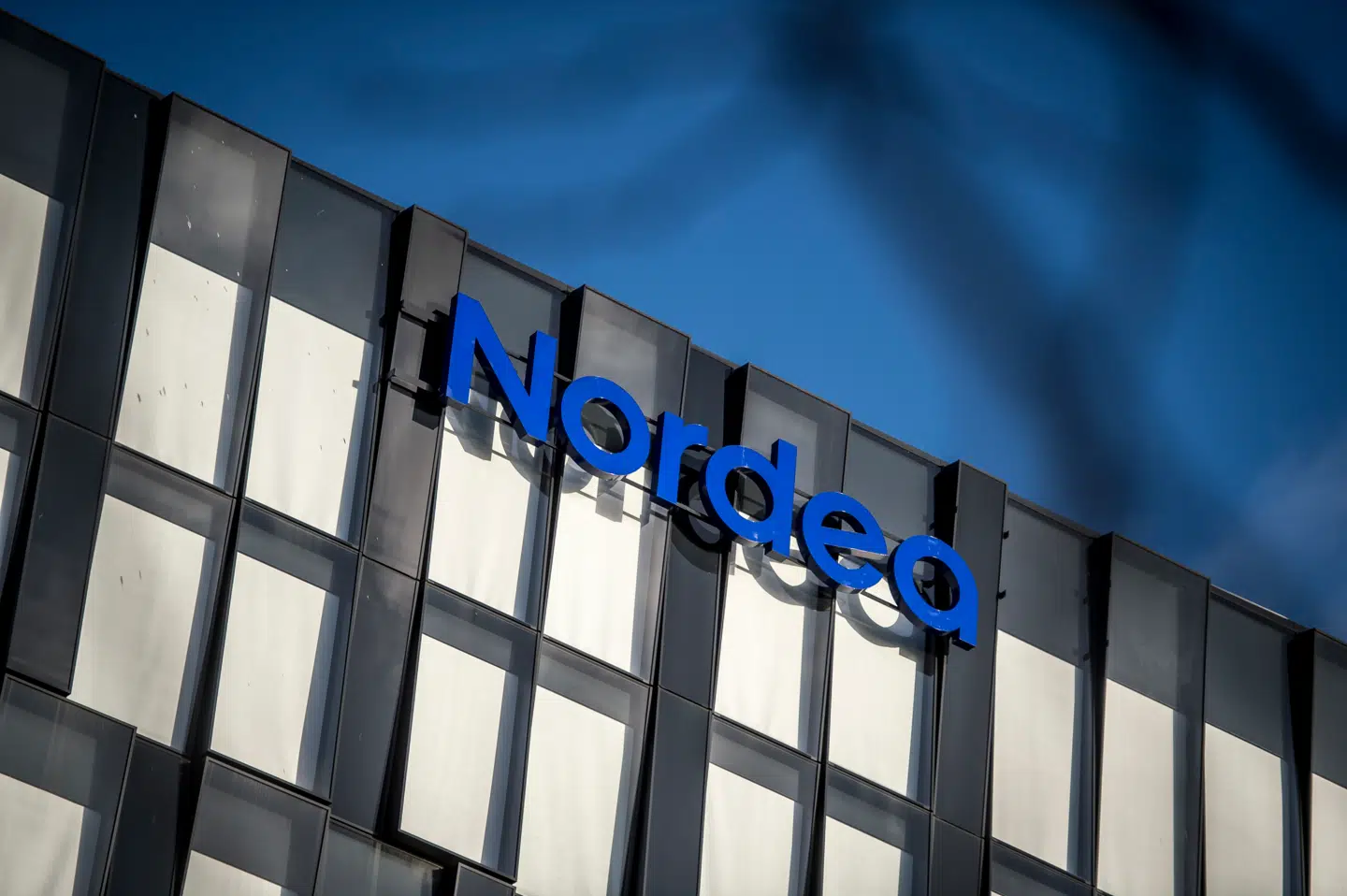 Nordeas datterselskab, Nordea Finans Danmark A/S, er blevet politianmeldt af Finanstilsynet for manglende kendskab til og risikovurdering af en gruppe af kunder. Selskabet er uenig i tilsynets anmeldelse.