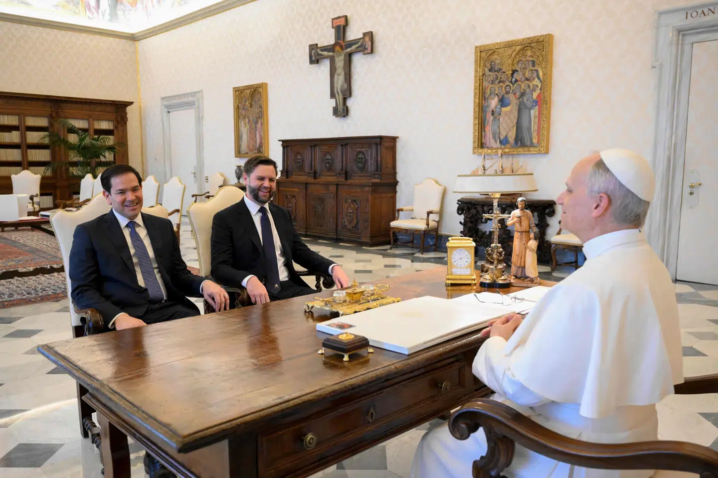Den amerikanske udenrigsminister, Marco Rubio, og USA's vicepræsident, J.D. Vance, mødtes i maj sidste år i privat audiens med pave Leo. (Arkivfoto).