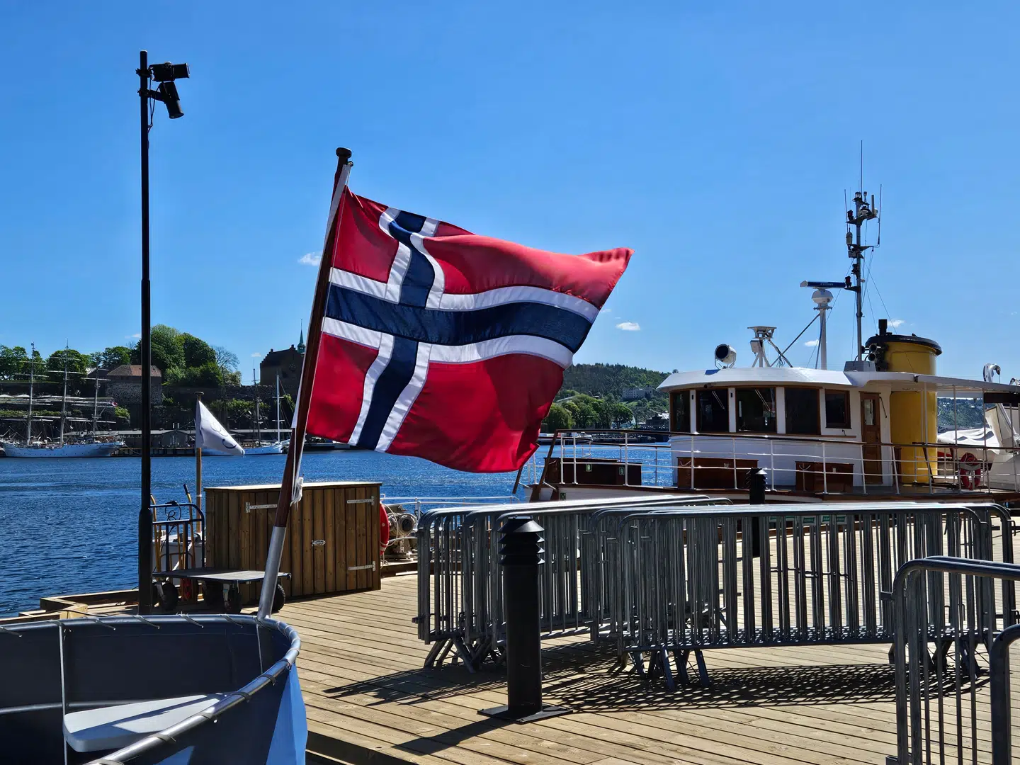 Norge har i en årrække haft alt for høj inflation, og nu falder rentehammeren.