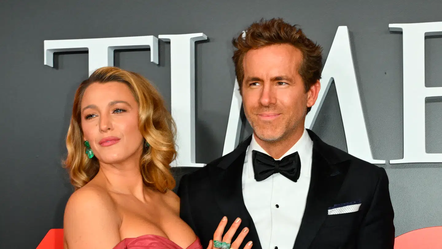 Blake Lively - her med hendes mand Ryan Reynolds - indgår forlig med Justin Baldoni efter beskyldninger om seksuel chikane.
