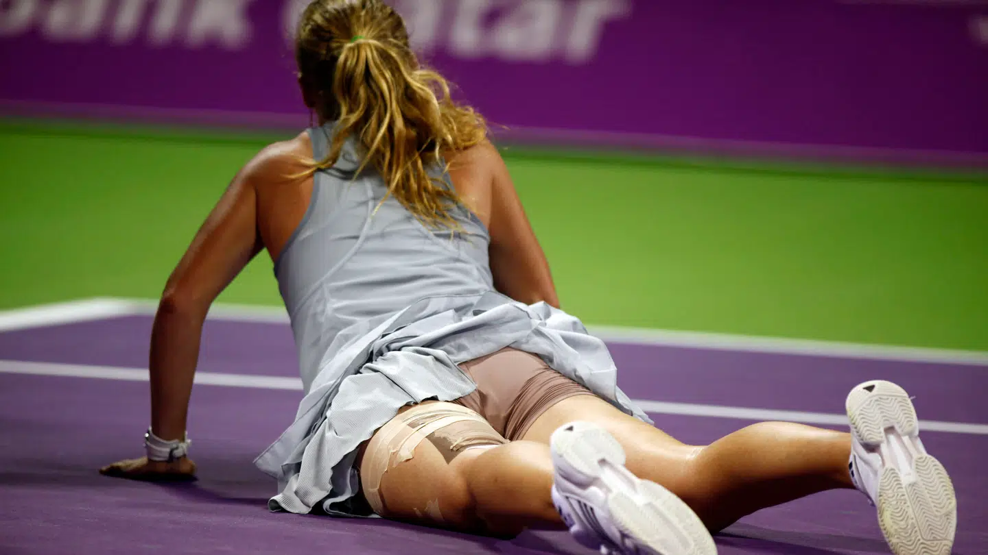 Caroline Wozniacki var flere gange nede og ligge i kampen.