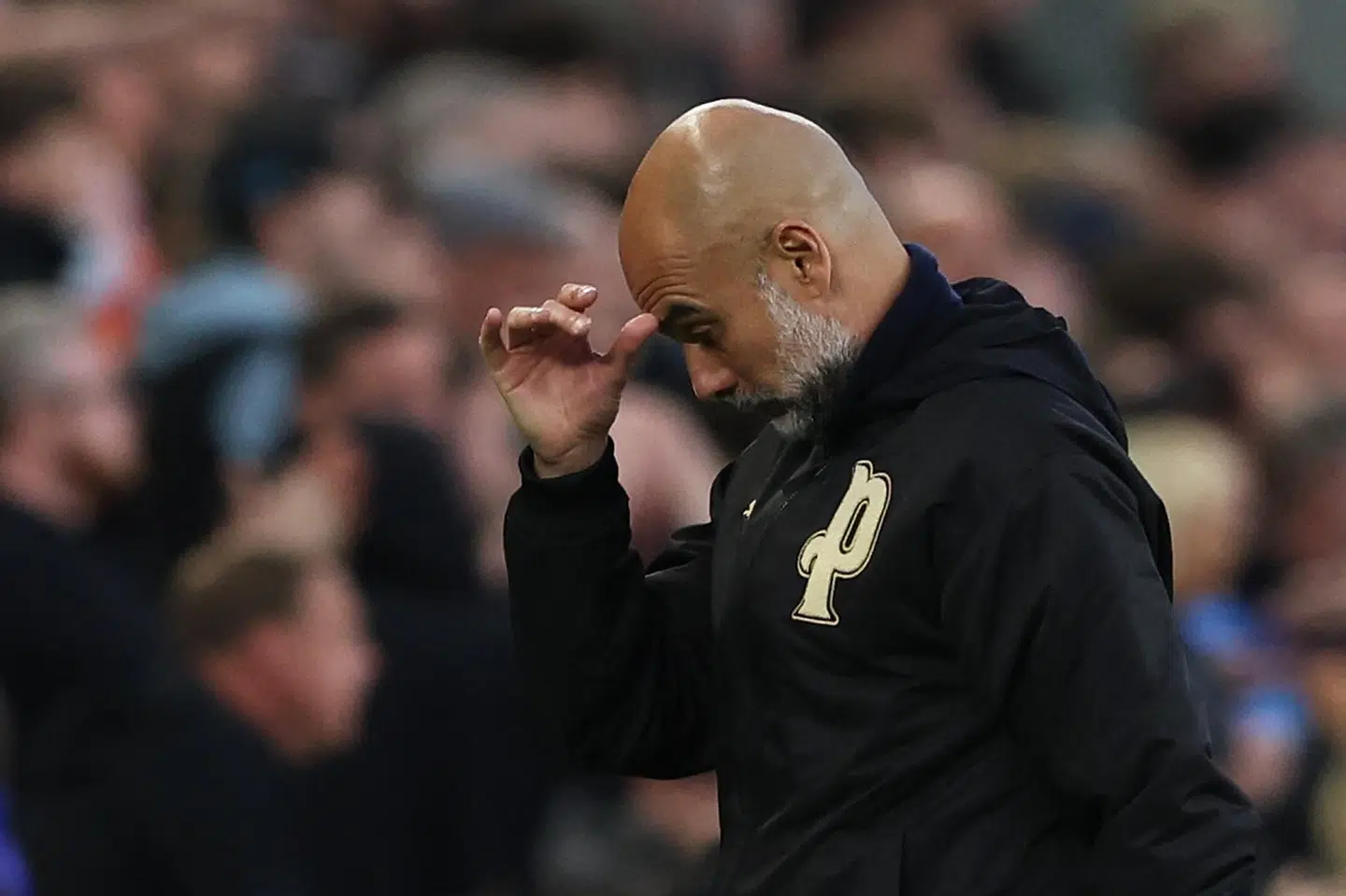 Manchester City med cheftræner Pep Guardiola i spidsen kan ikke længere selv bestemme, om klubben skal ende som nummer et i Premier League. Mandag spillede City 3-3 mod Everton.