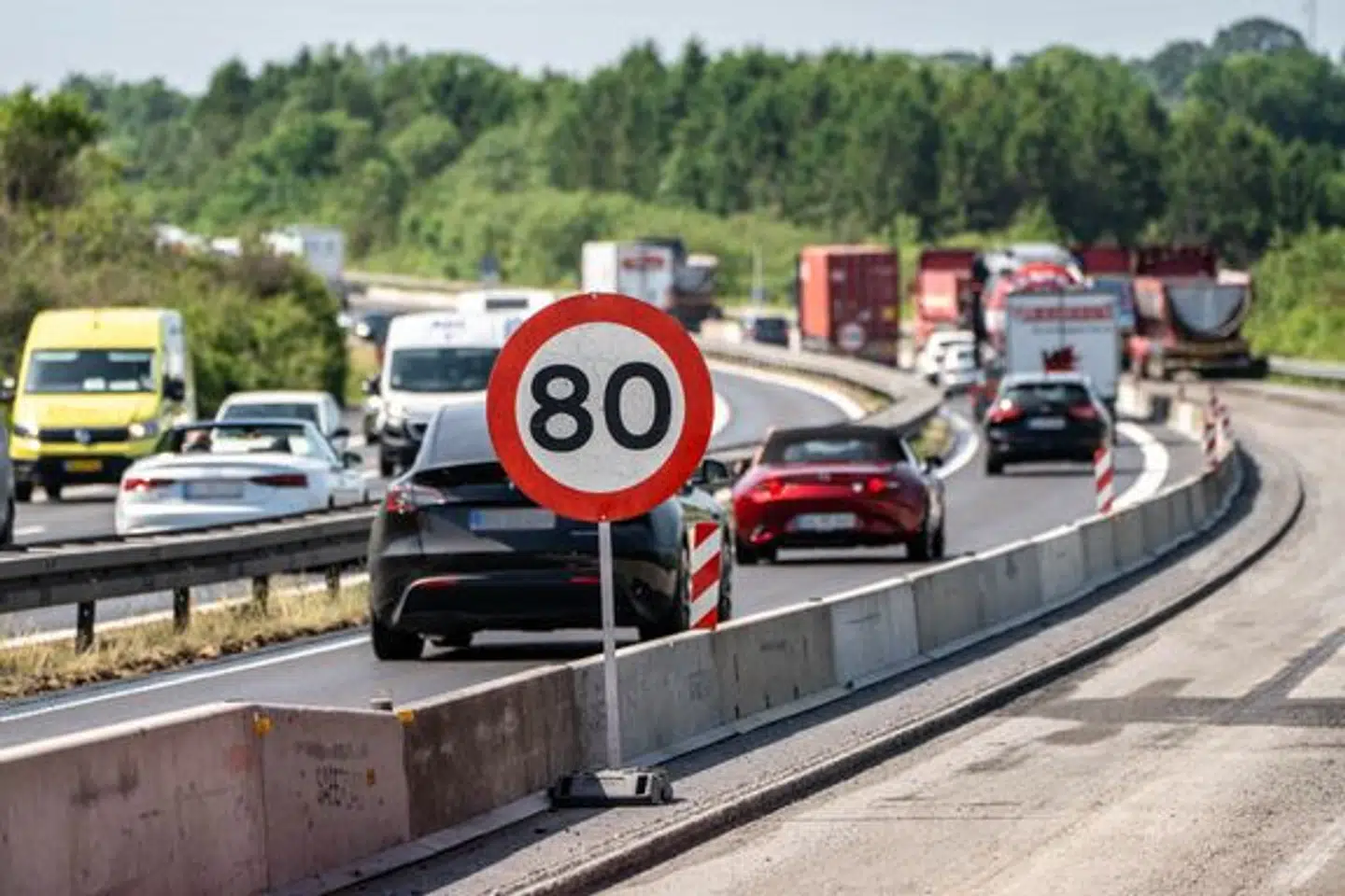 'Der er mange gode grunde til, at man skal sænke farten, når man passerer et vejarbejde. Både for vejarbejdernes skyld, men så sandelig også for ens egen sikkerhed,' lyder det fra afdelingsleder i Vejdirektoratet Marianne Foldberg Steffensen.