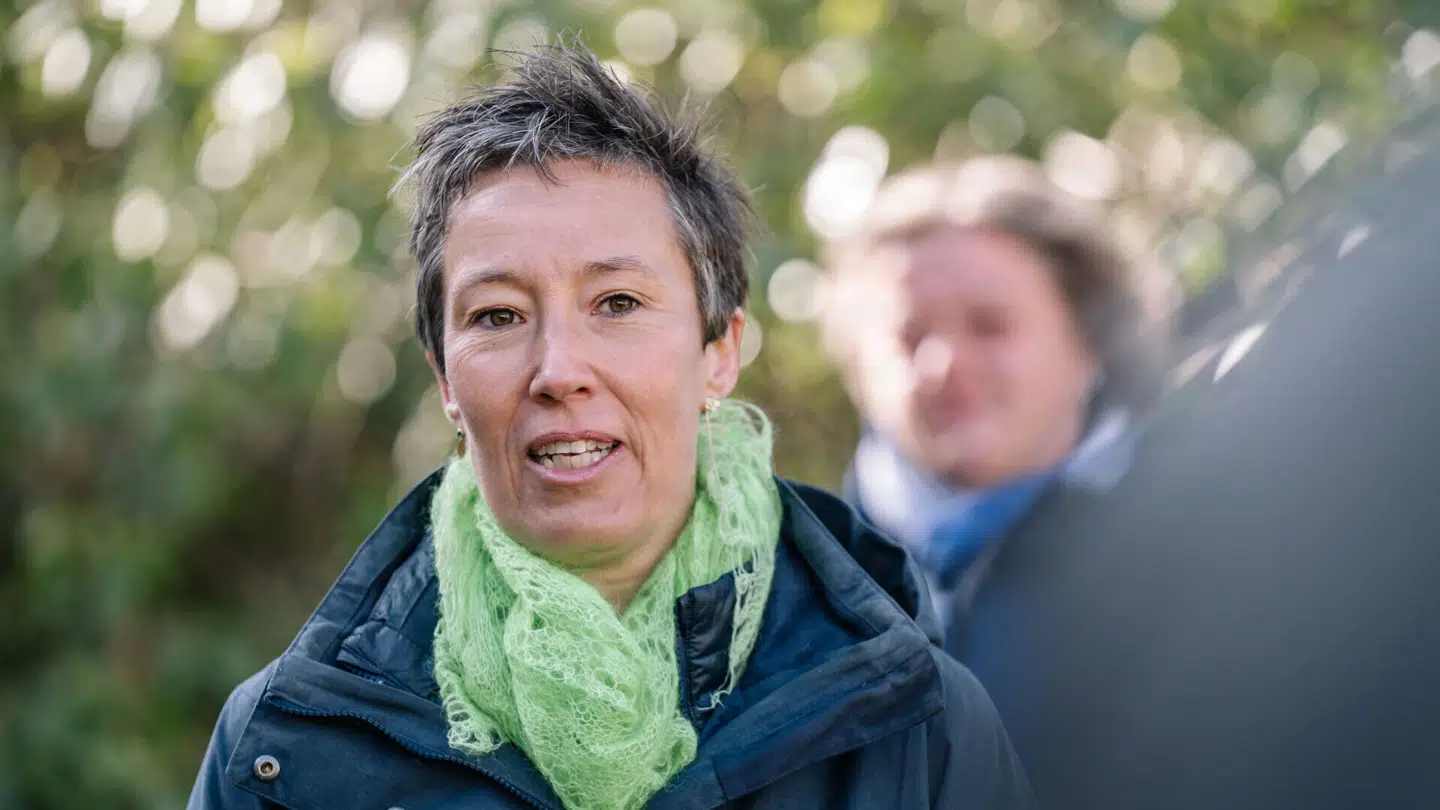»Jeg kom med en lidt for frisk kommentar fra talerstolen, og det er jeg ked af,« lyder det nu fra Birgitte Kehler Holst (Å).