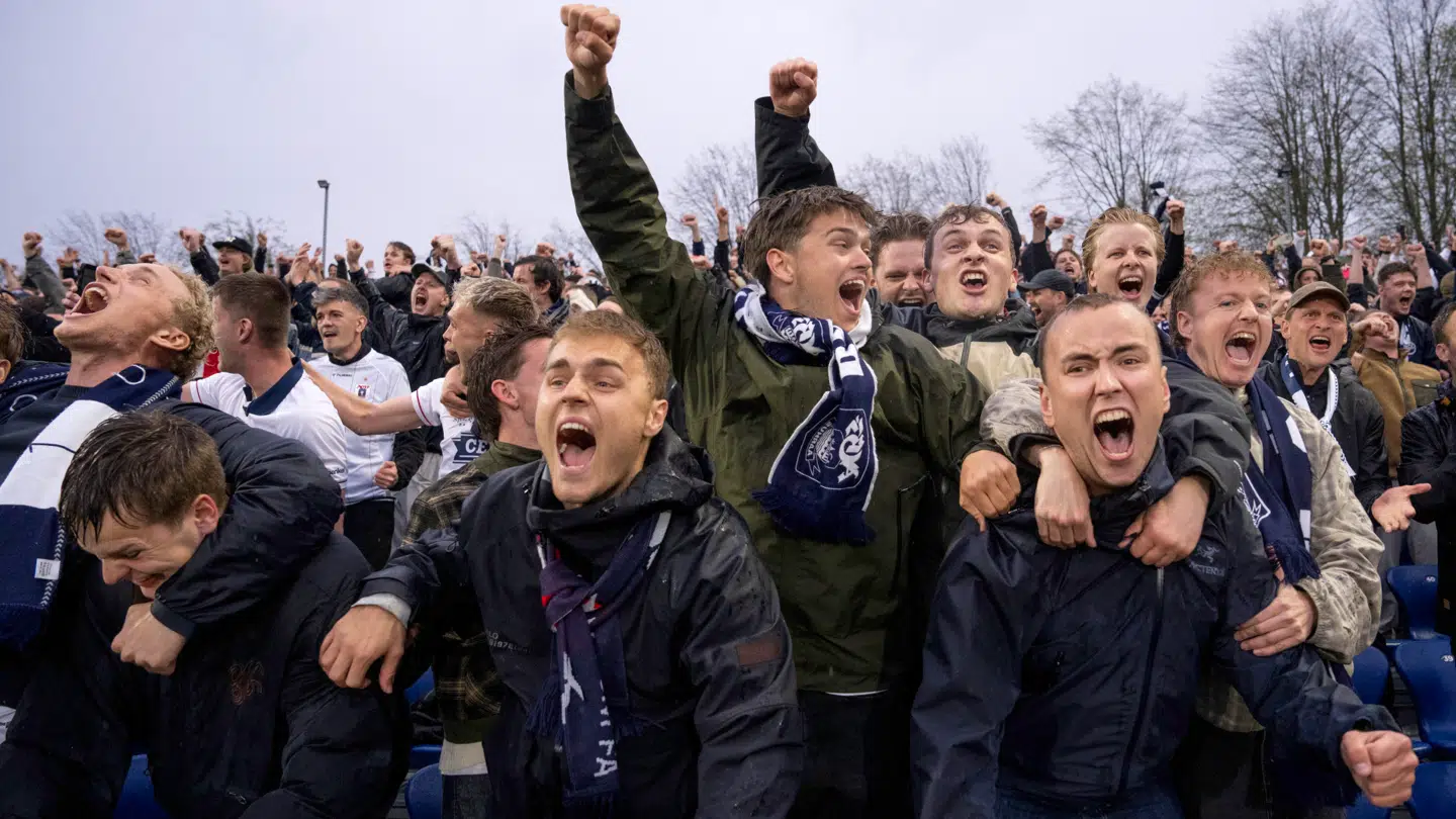 AGF-fans holder vejret inden de sidste runder i Superligaen.
