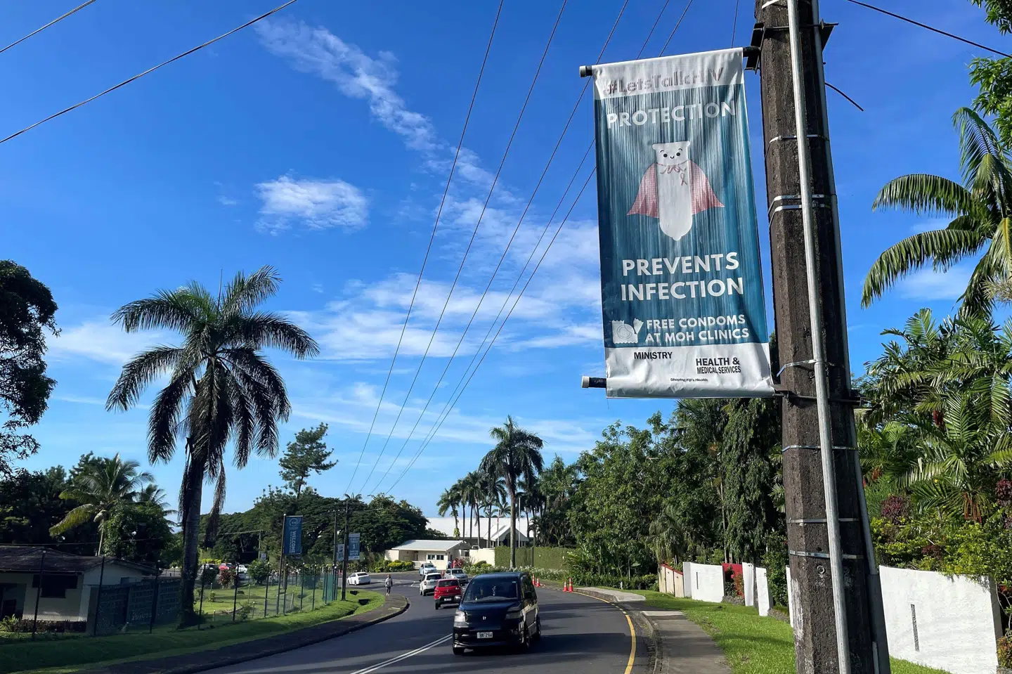 I Fijis hovedstad, Suva, hænger plakater, der skal skabe opmærksomhed om hiv, mens sundhedsmyndigheder kæmper med en af verdens hurtigst voksende hiv-epidemier.