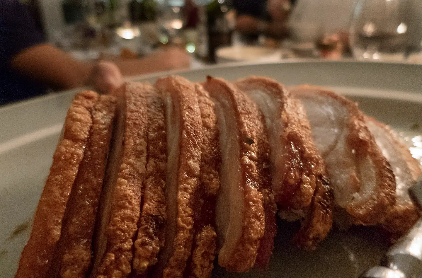 Akkurat som flæskestegen er en juletradition som på billedet her, er den en mødetradition på Københavns Rådhus.
