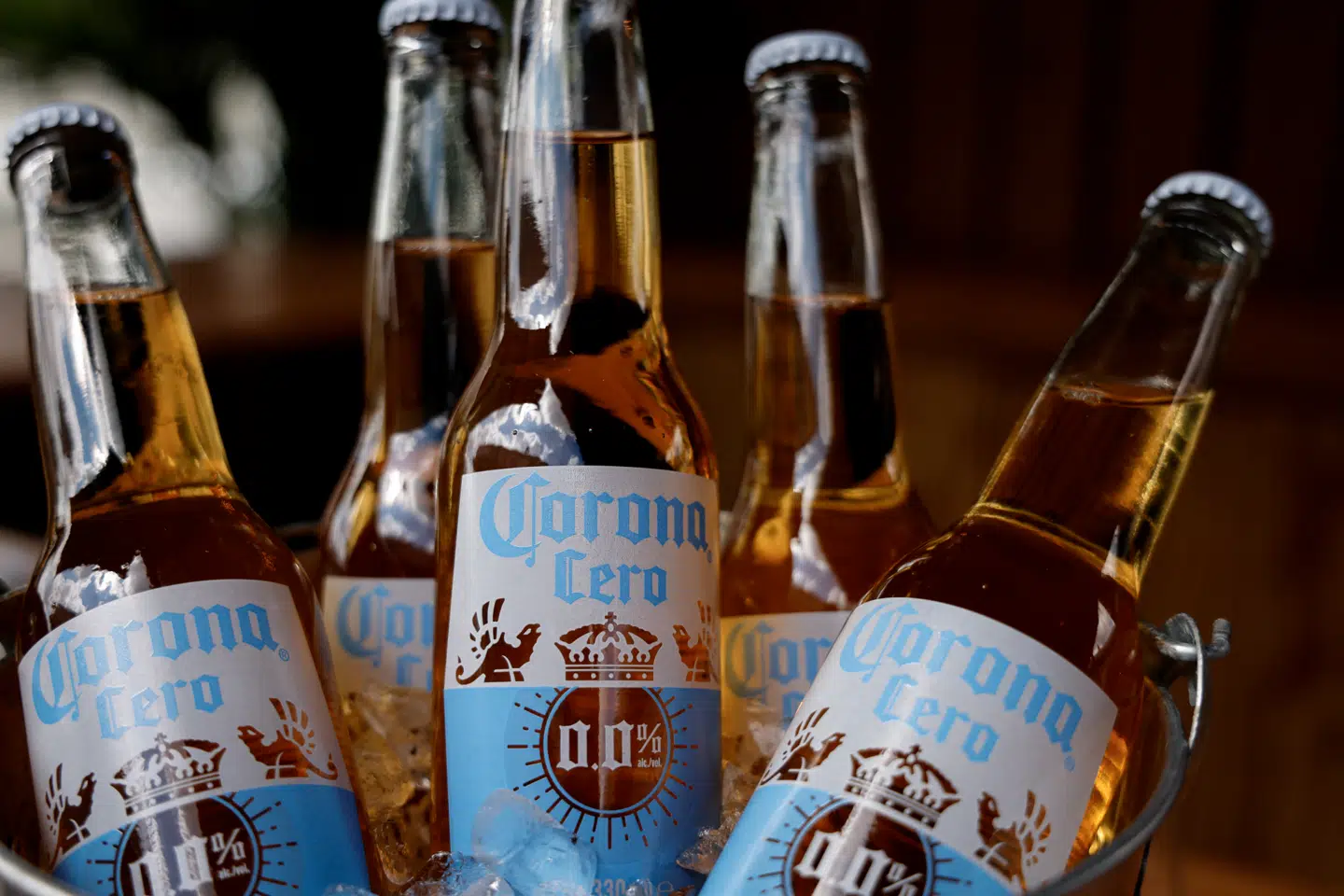 AB InBev ejer brands som Budweiser, Corona og Stella Artois.