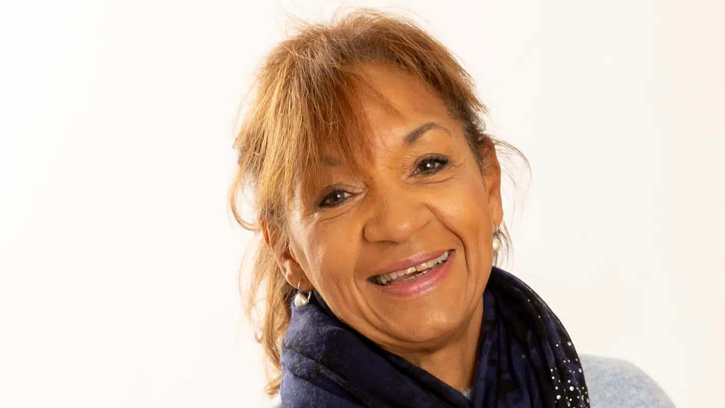 »Jeg er jo mulat, så jeg har, som nogle vil sige, altid været fluen i mælken,« fortæller Henriette Jürgensen.