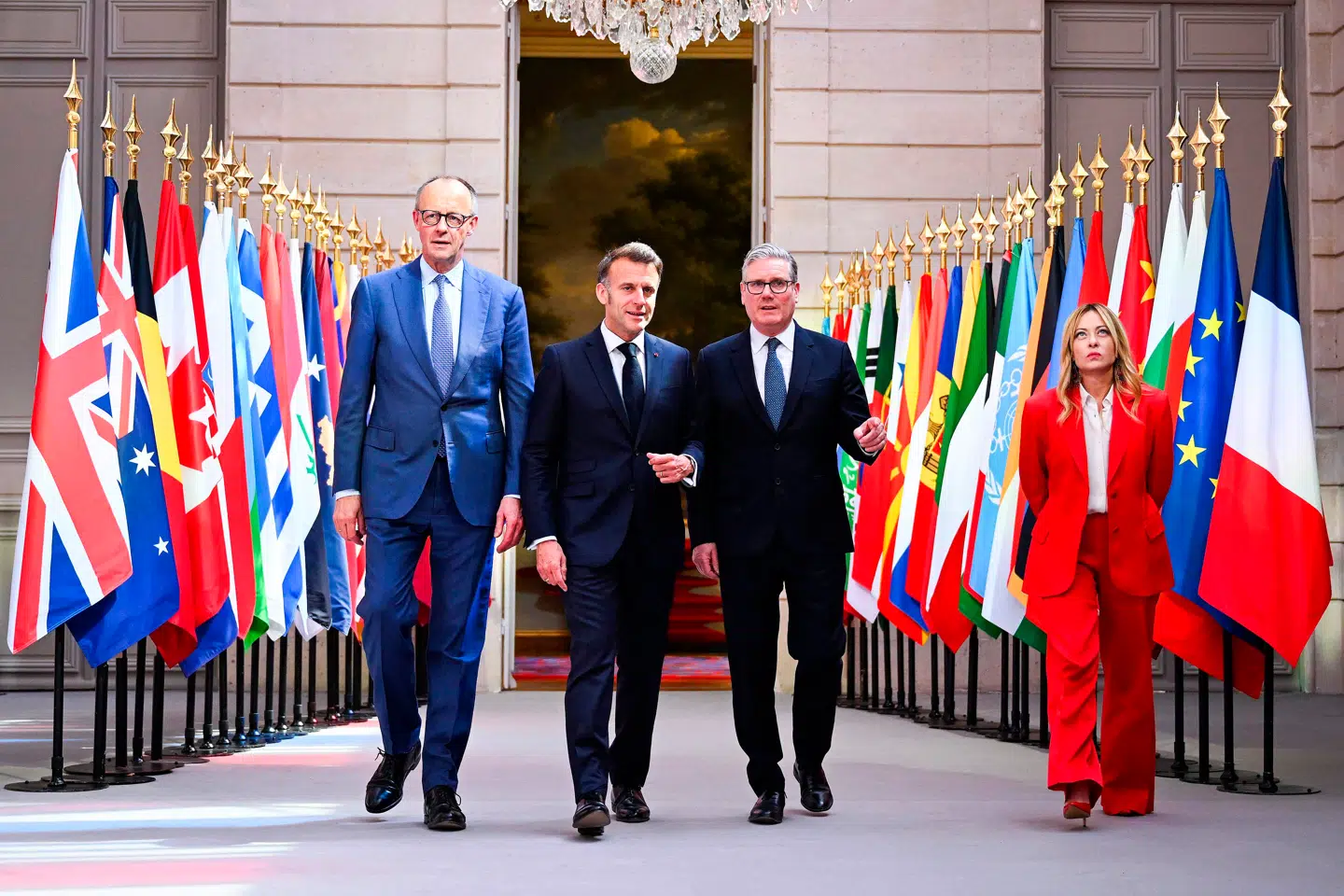 Tre syge mænd – og en rask kvinde. Merz, Macron og Starmer ser rådvilde ud. Meloni knap så meget.
